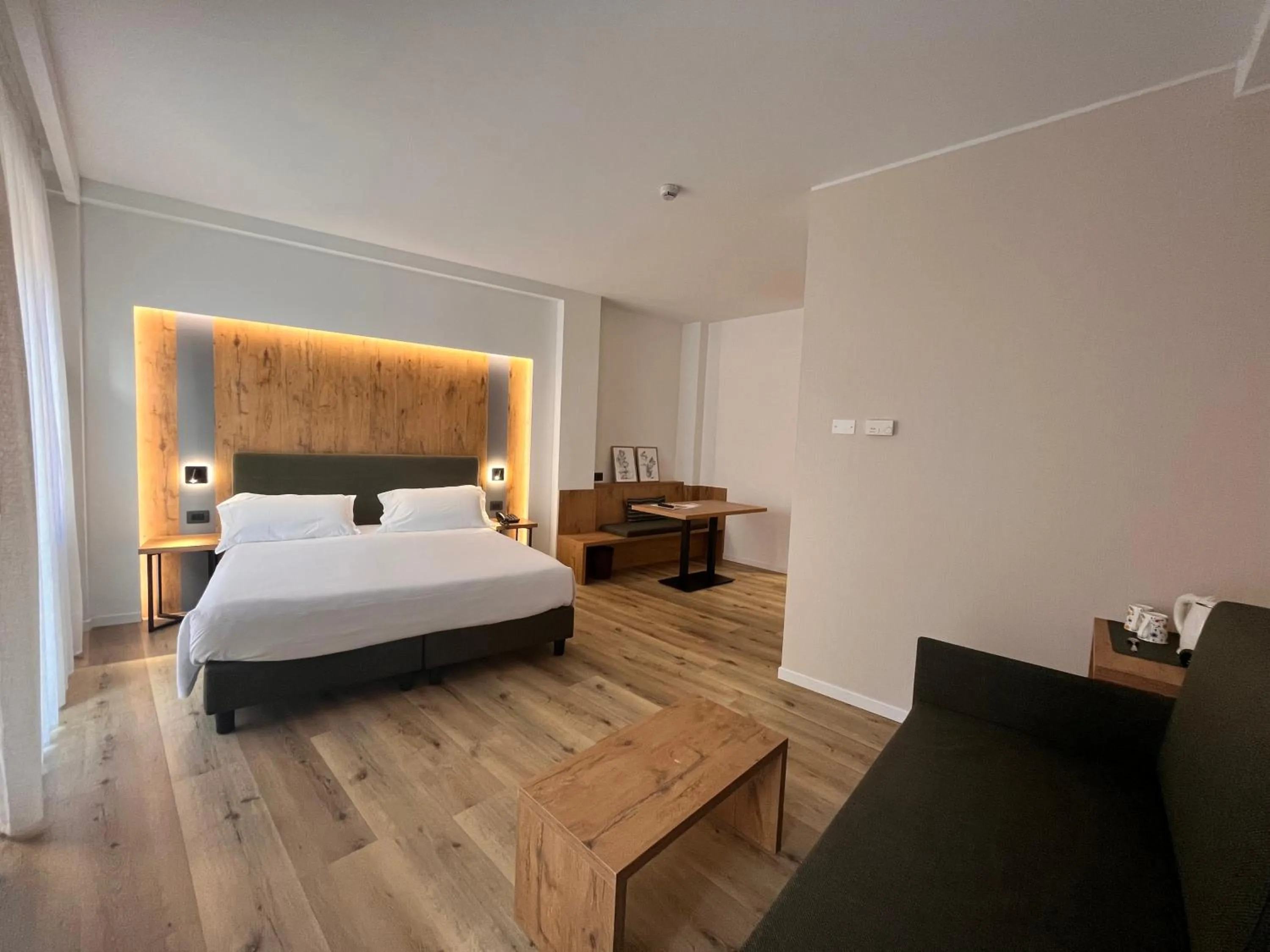 Photo of the whole room, Bed in Hotel America