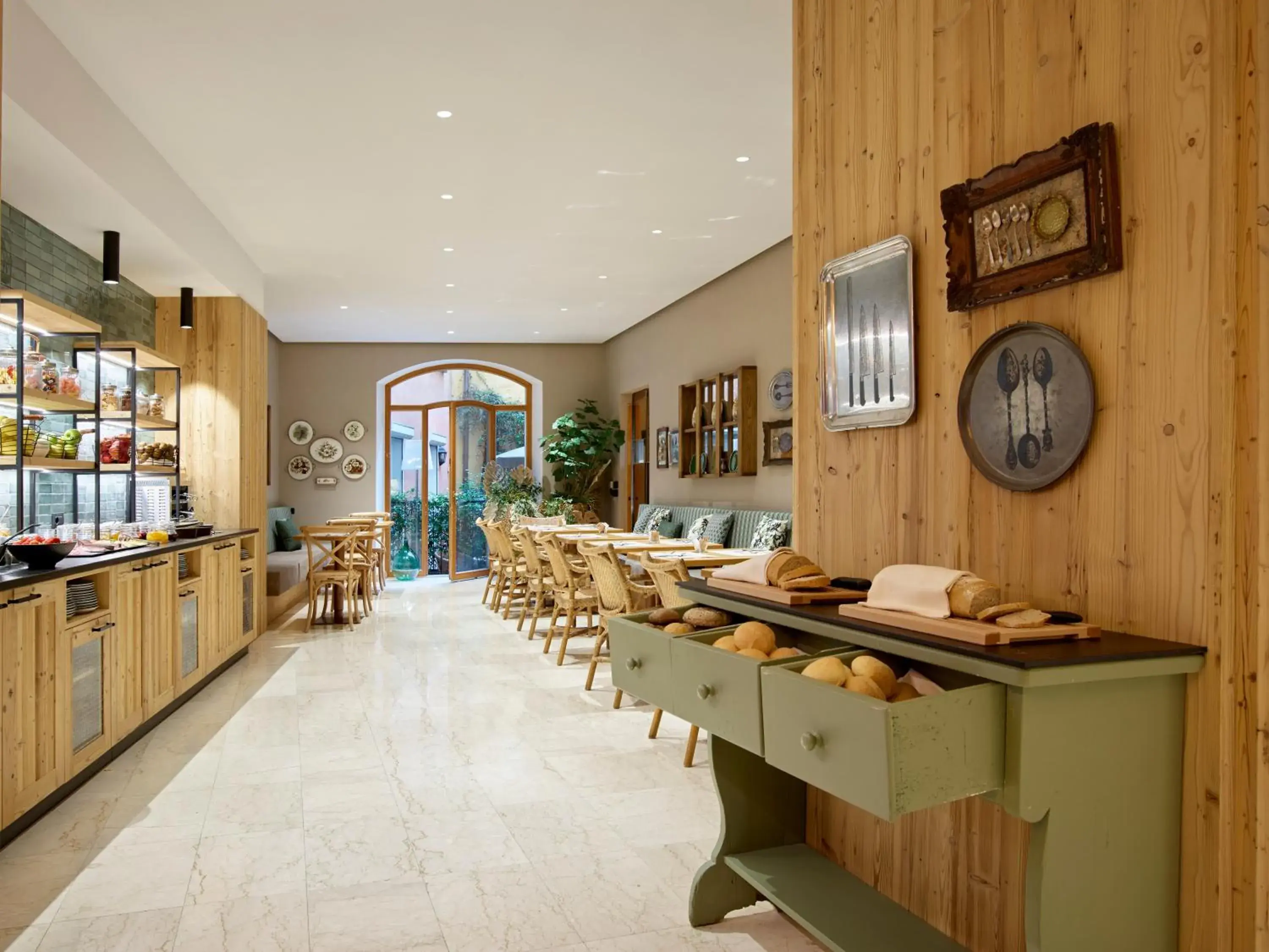 Restaurant/places to eat in Hotel America Restaurant/places to eat in Hotel America