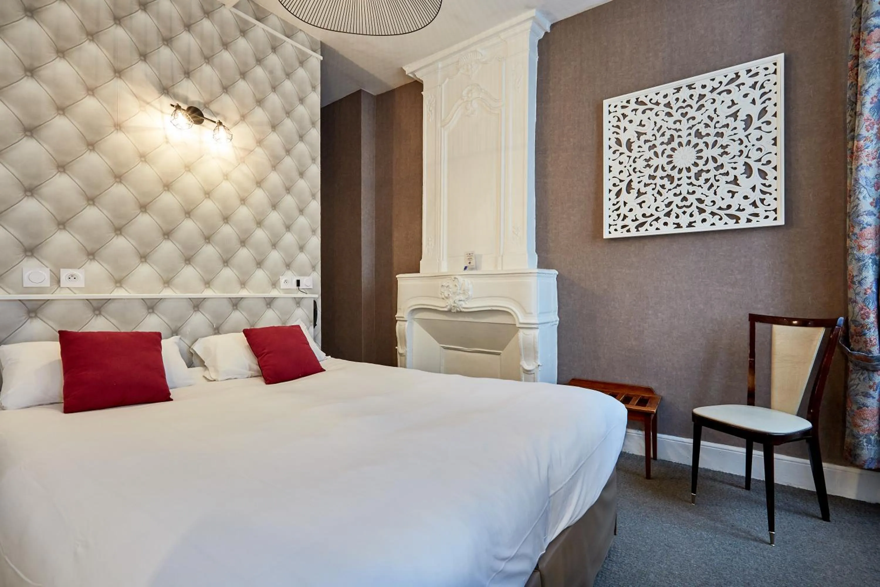 Bed in Hotel Saint Etienne