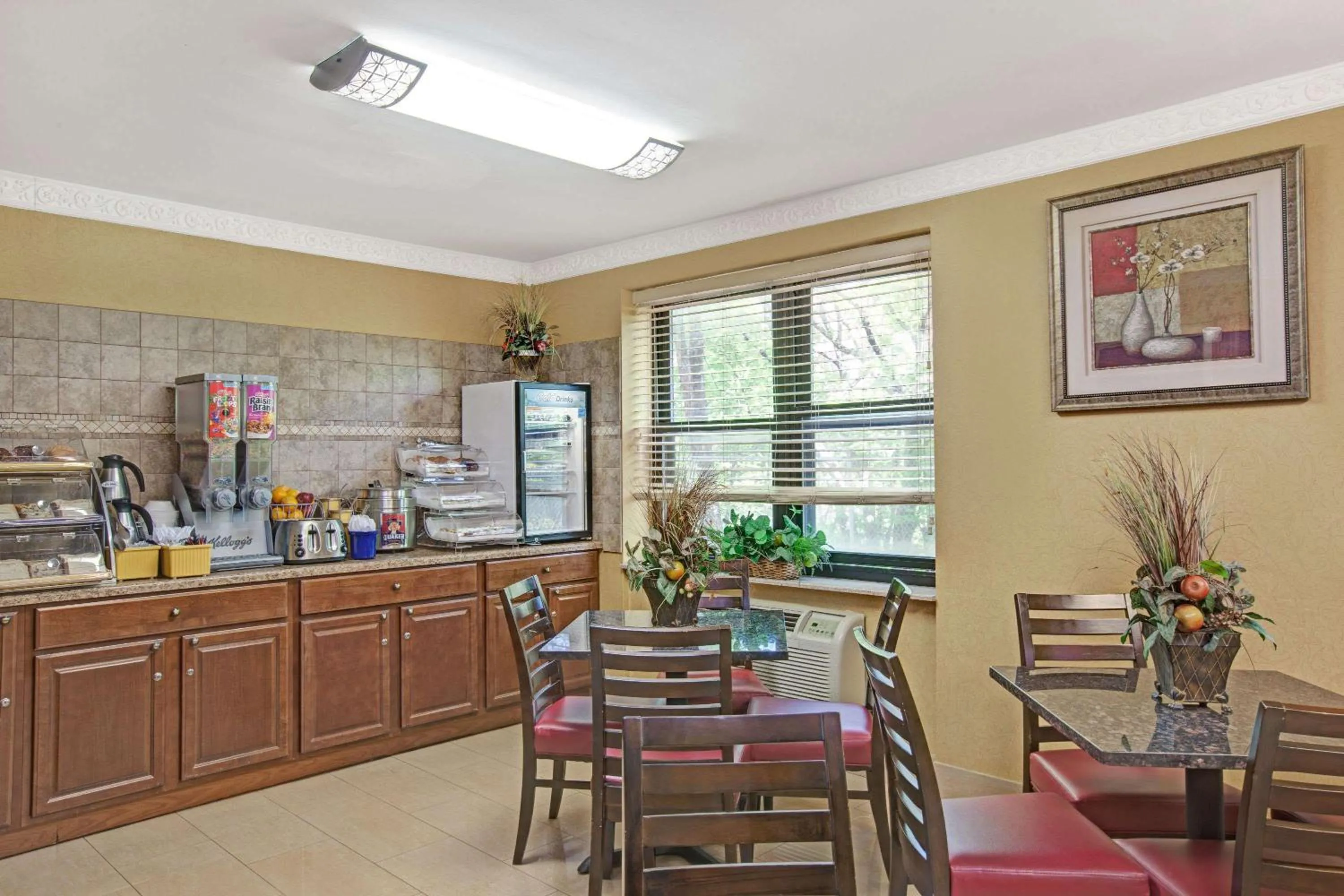 Restaurant/Places to Eat in Days Inn by Wyndham Brooklyn