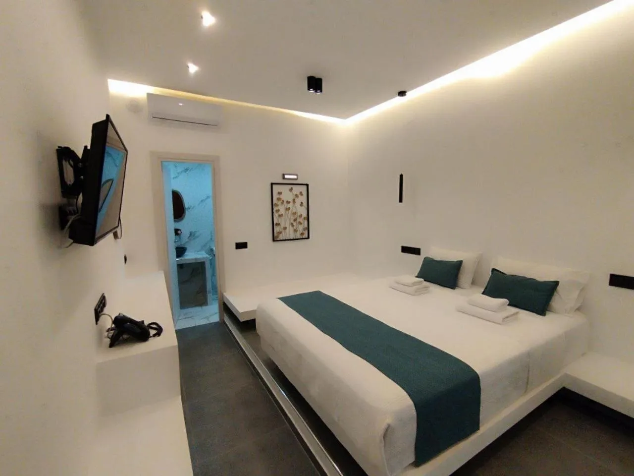 Photo of the whole room, Bed in Rigas Hotel Skopelos