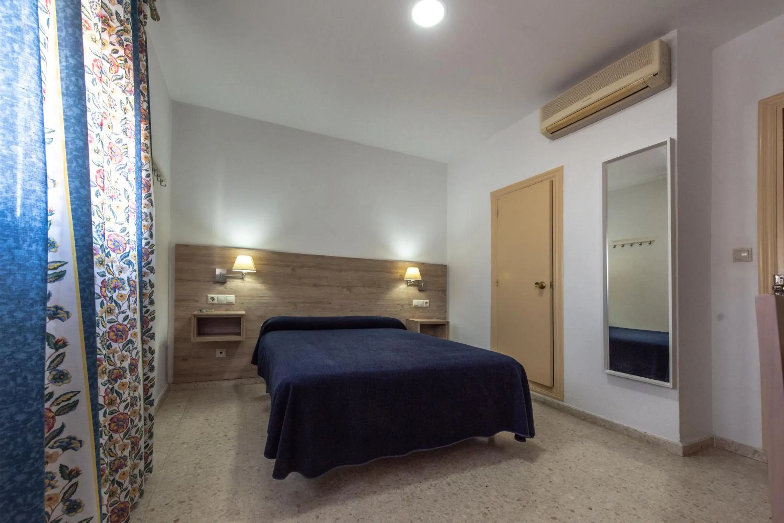 Photo of the whole room, Bed in Hotel San Andres