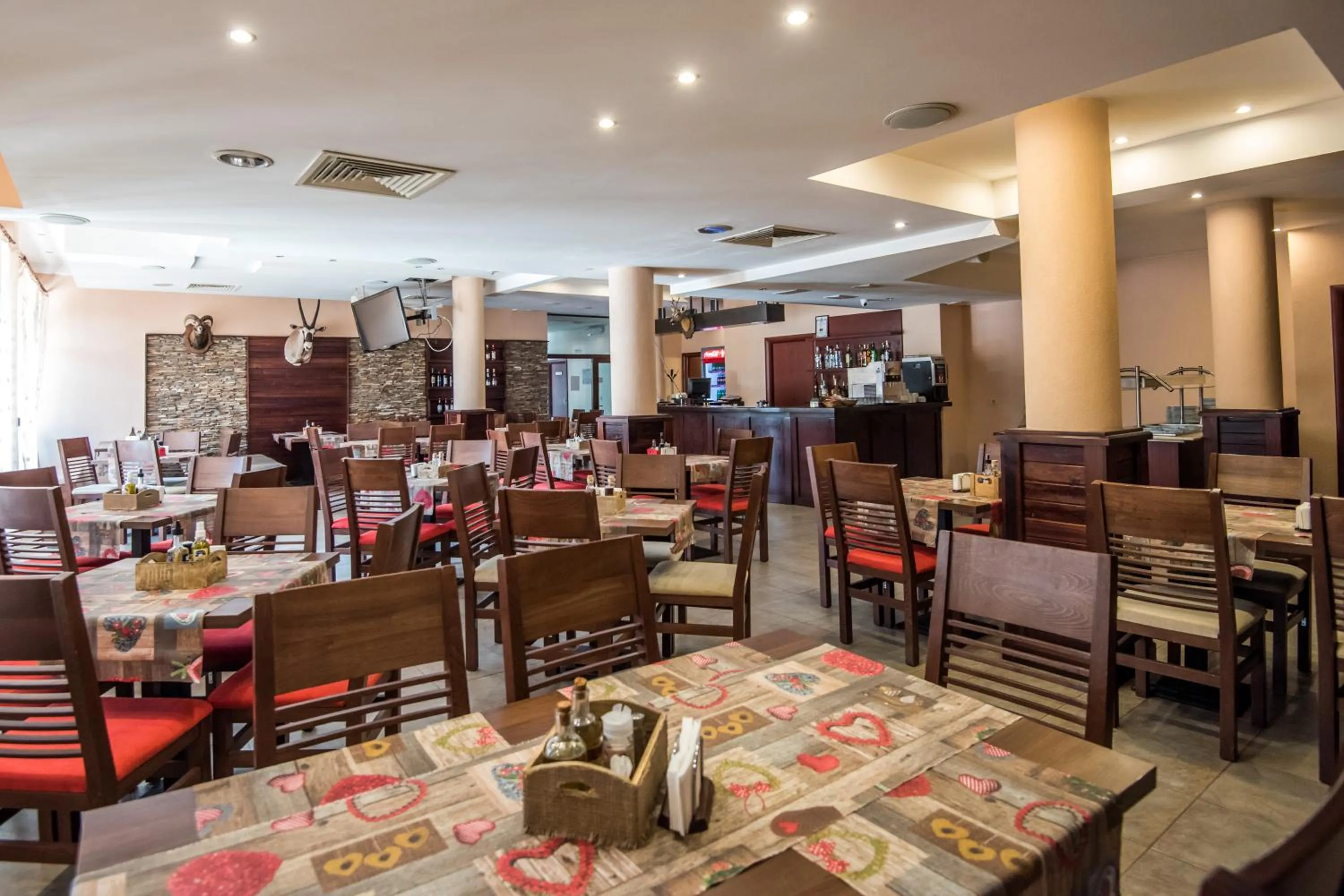 Restaurant/places to eat in Apart Hotel Orbilux