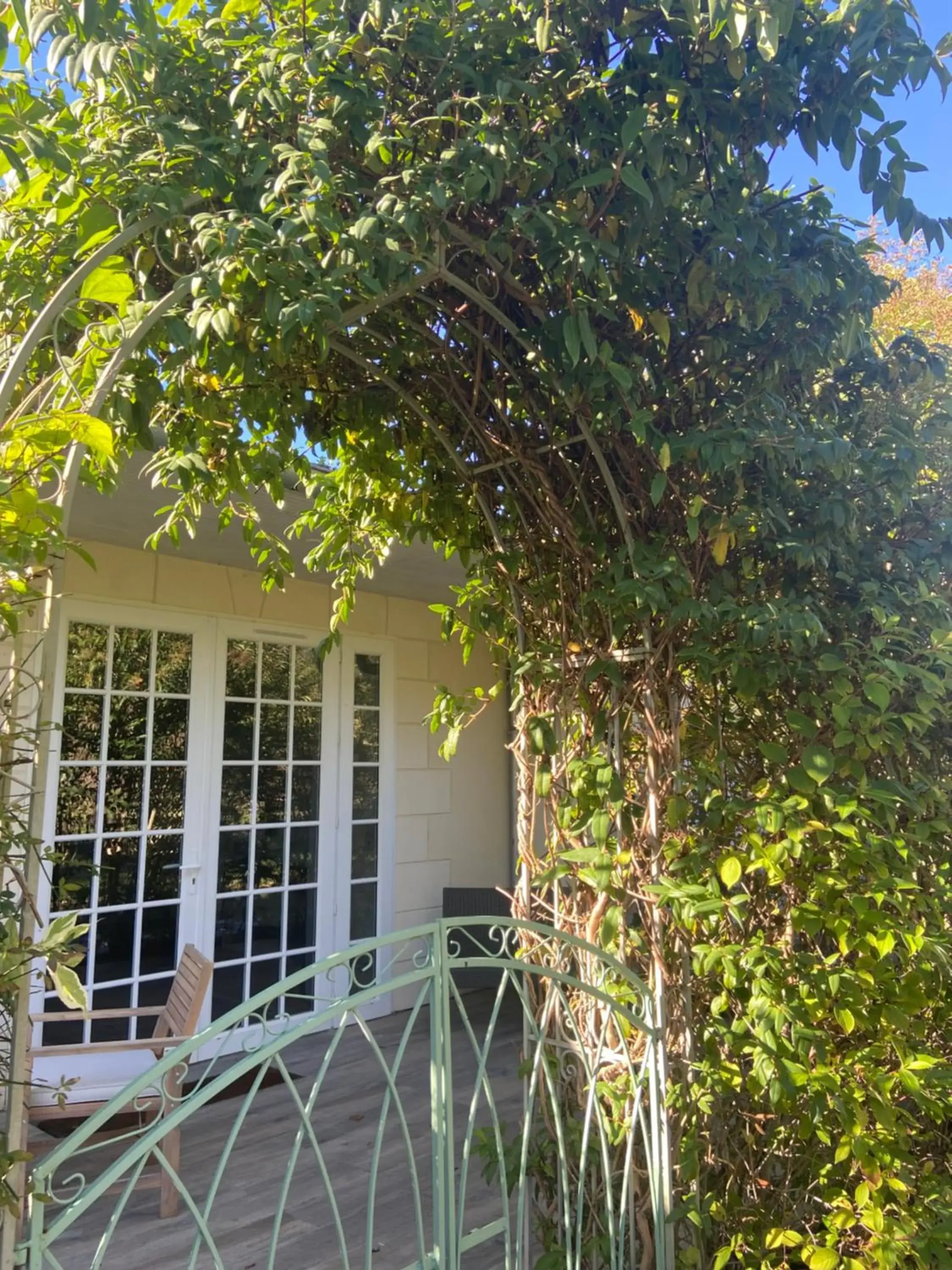 Property building in Chateau De Fere Property building in Chateau De Fere