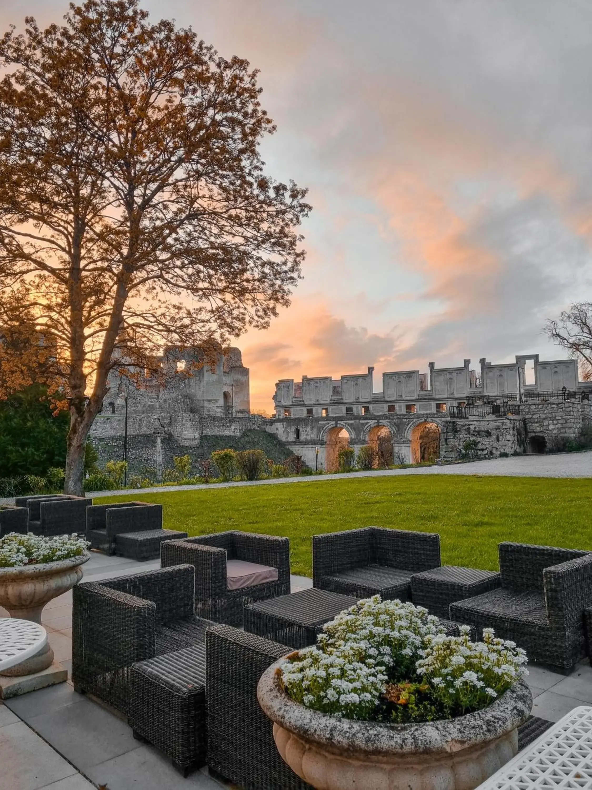 Property building in Chateau De Fere Property building in Chateau De Fere