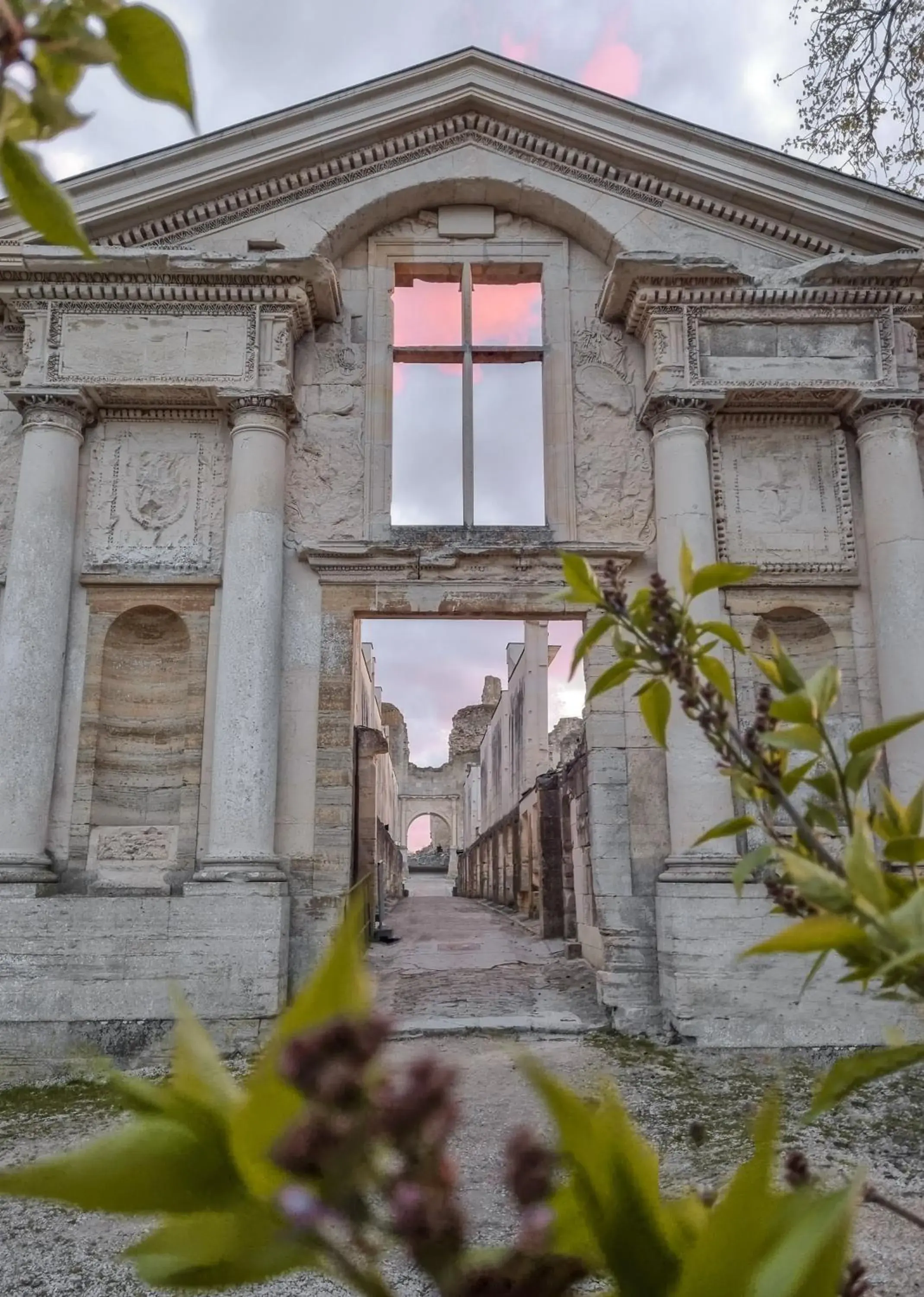 Property building in Chateau De Fere Property building in Chateau De Fere