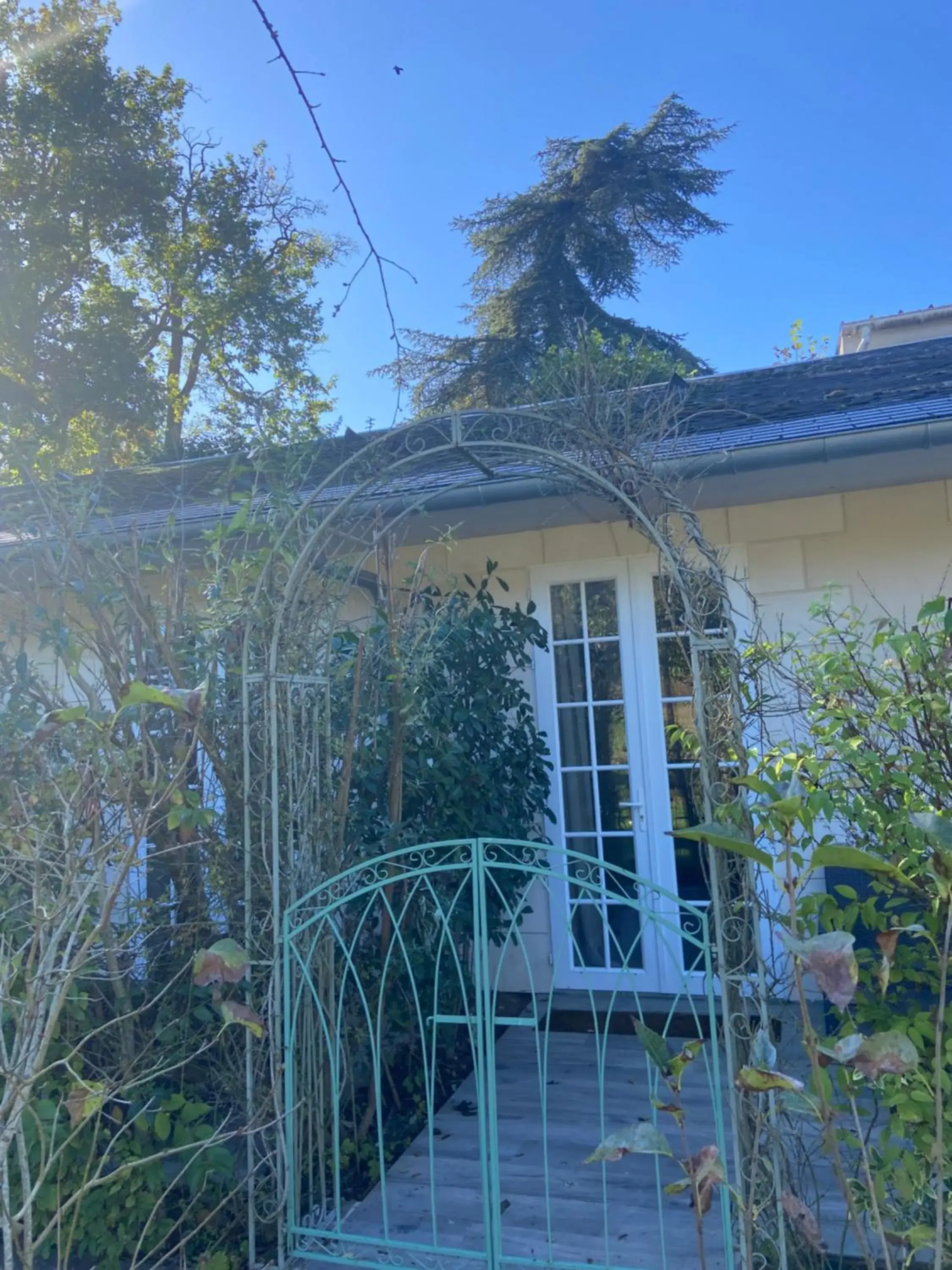 Property building in Chateau De Fere Property building in Chateau De Fere