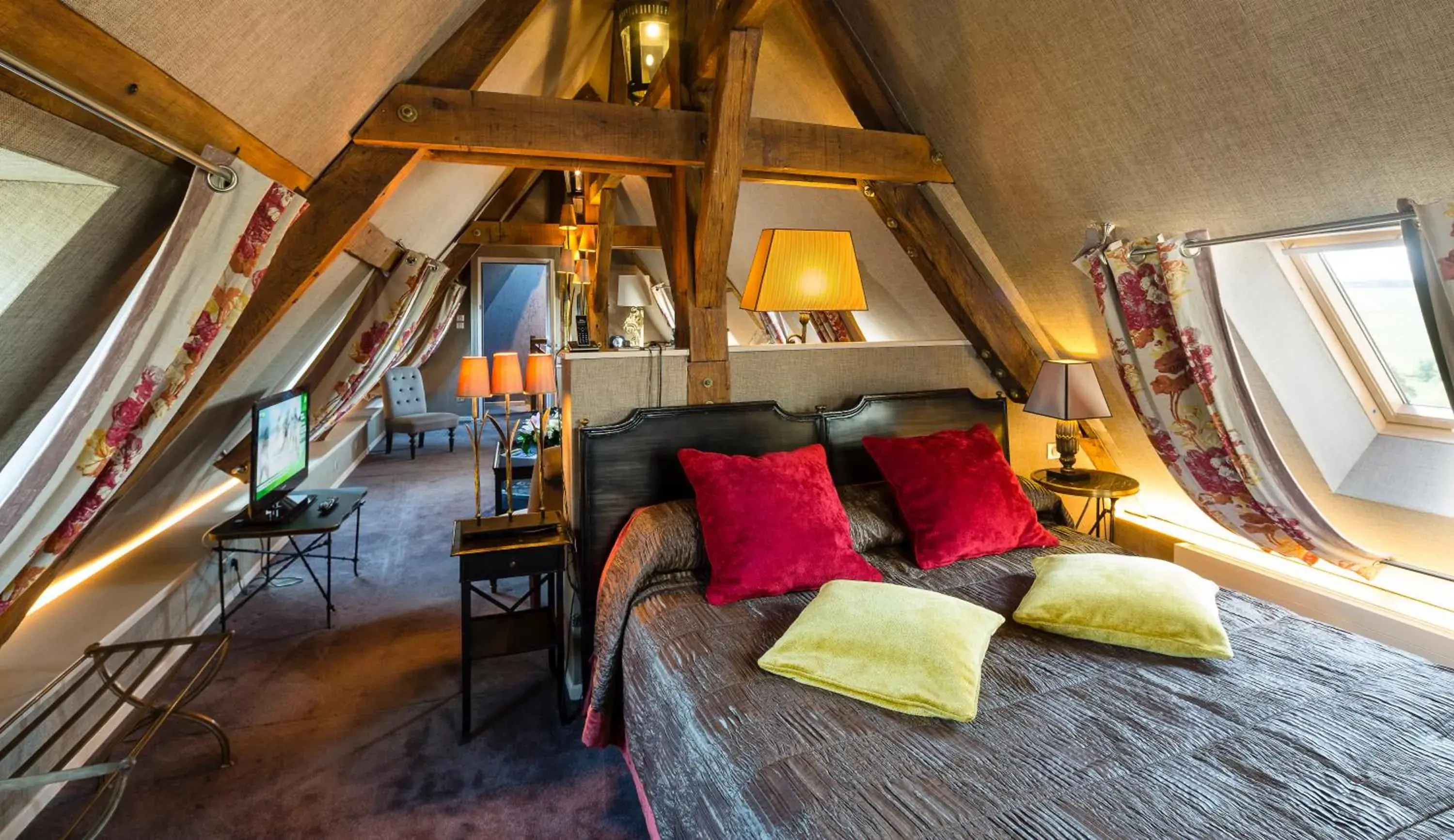 Photo of the whole room, Bed in Chateau De Fere Photo of the whole room, Bed in Chateau De Fere