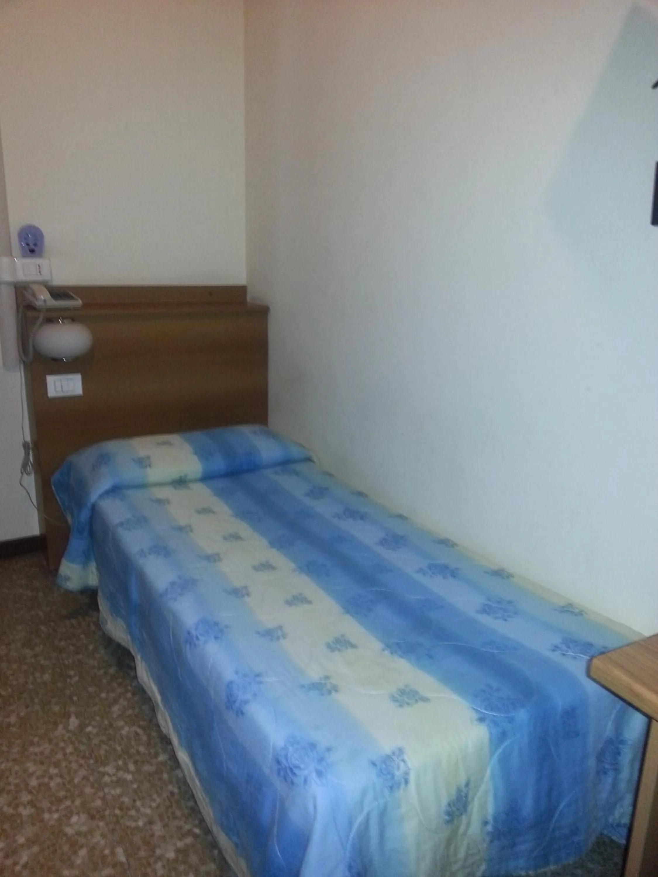 Bed in Hotel Lombardia