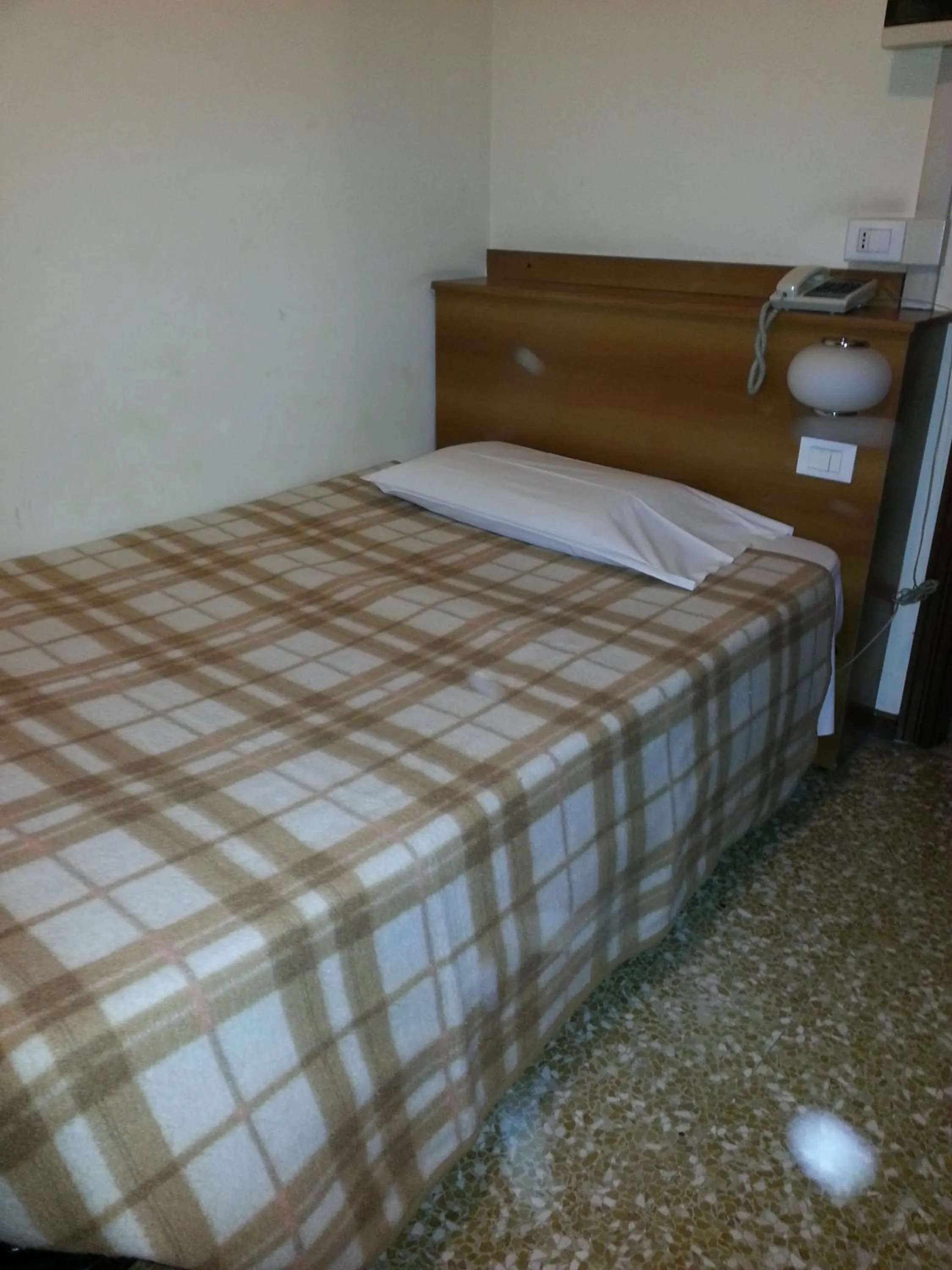 Bedroom, Bed in Hotel Lombardia