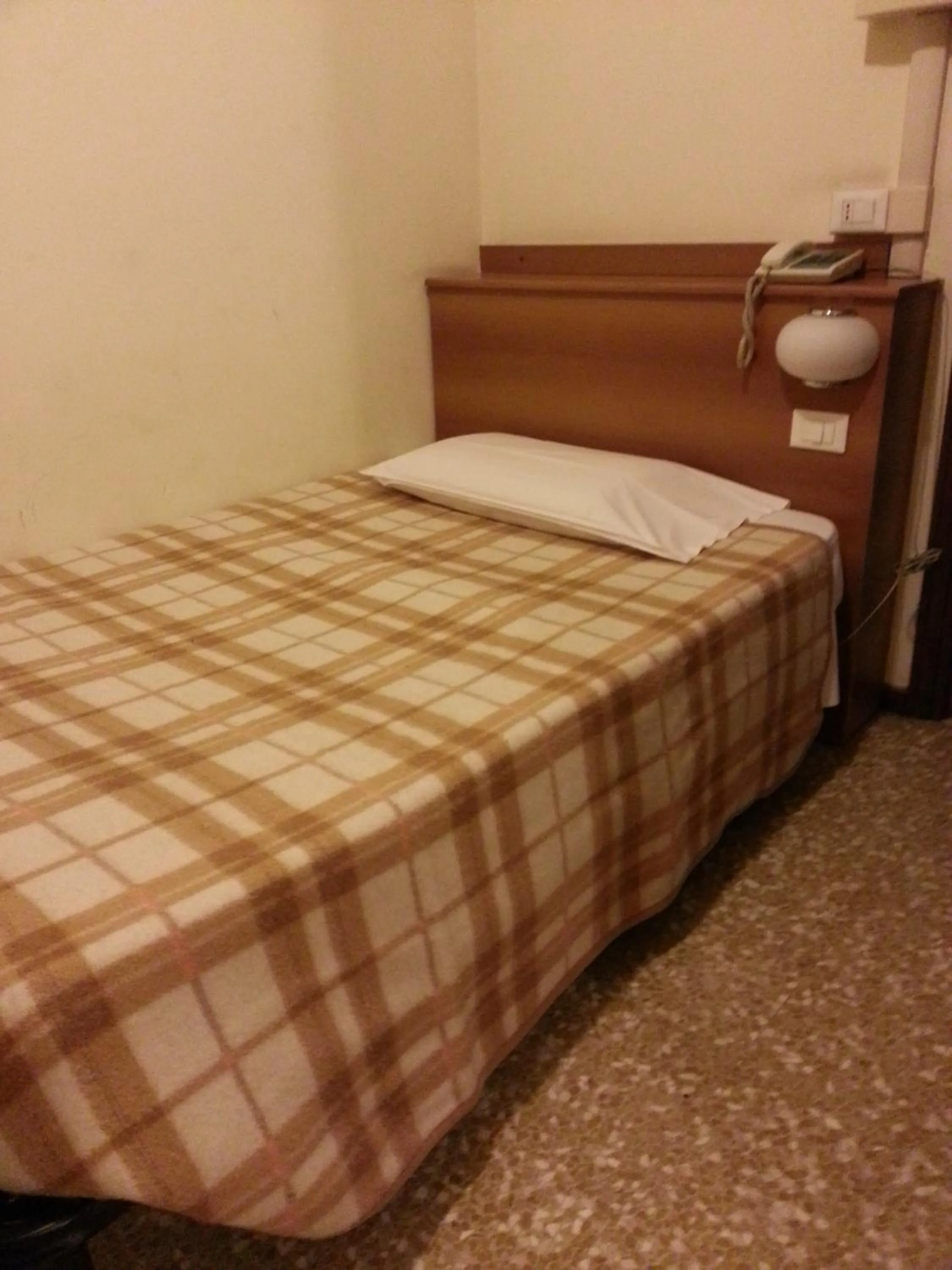 Bed in Hotel Lombardia