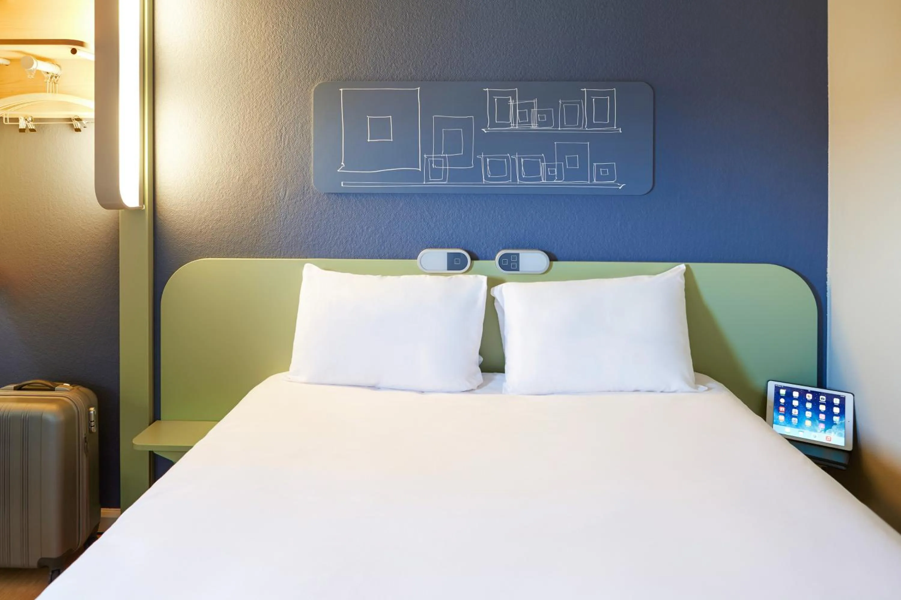 Bedroom, Bed in Ibis Budget Cergy St Christophe