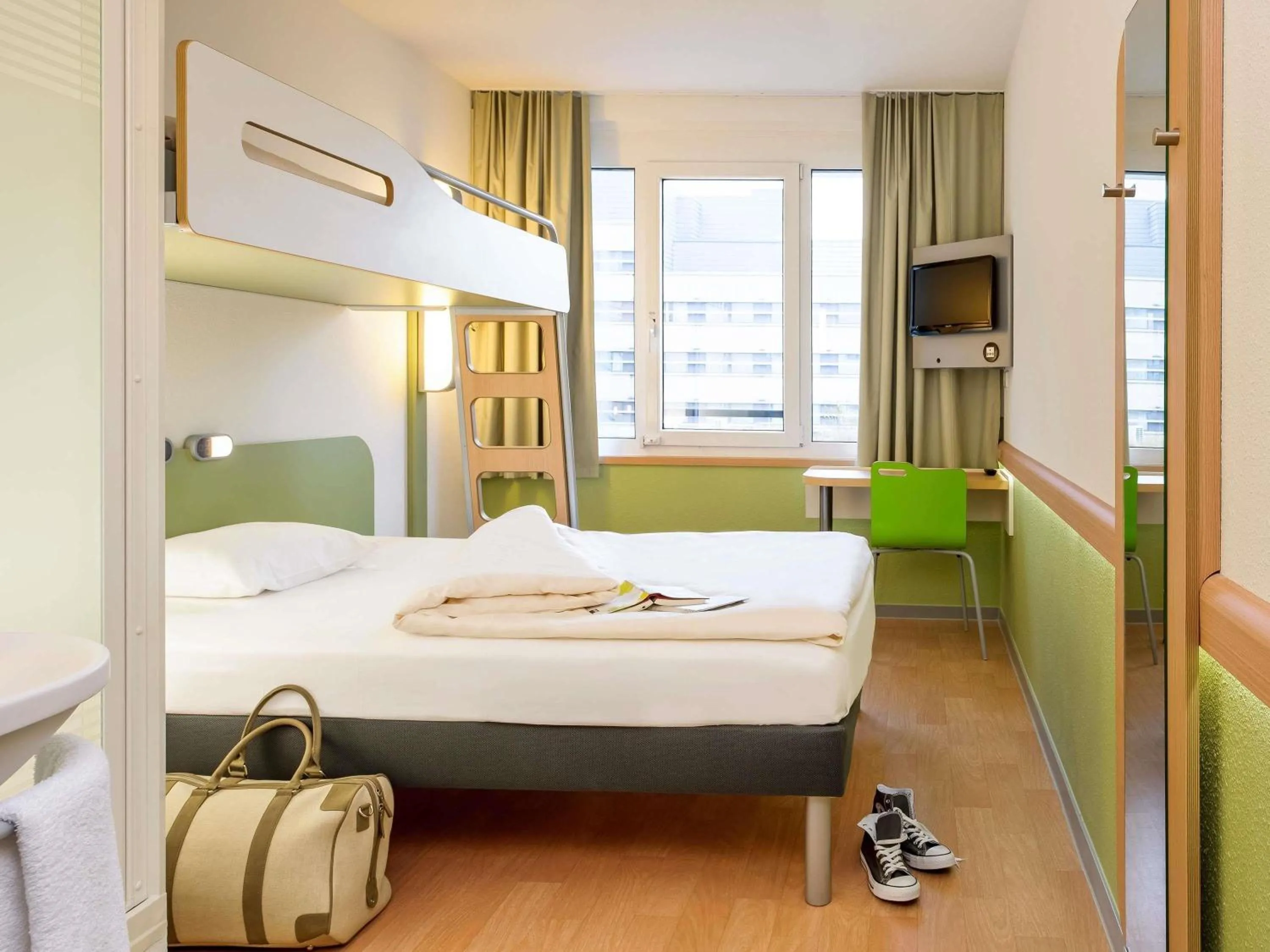 Bedroom, Bed in Ibis Budget Cergy St Christophe