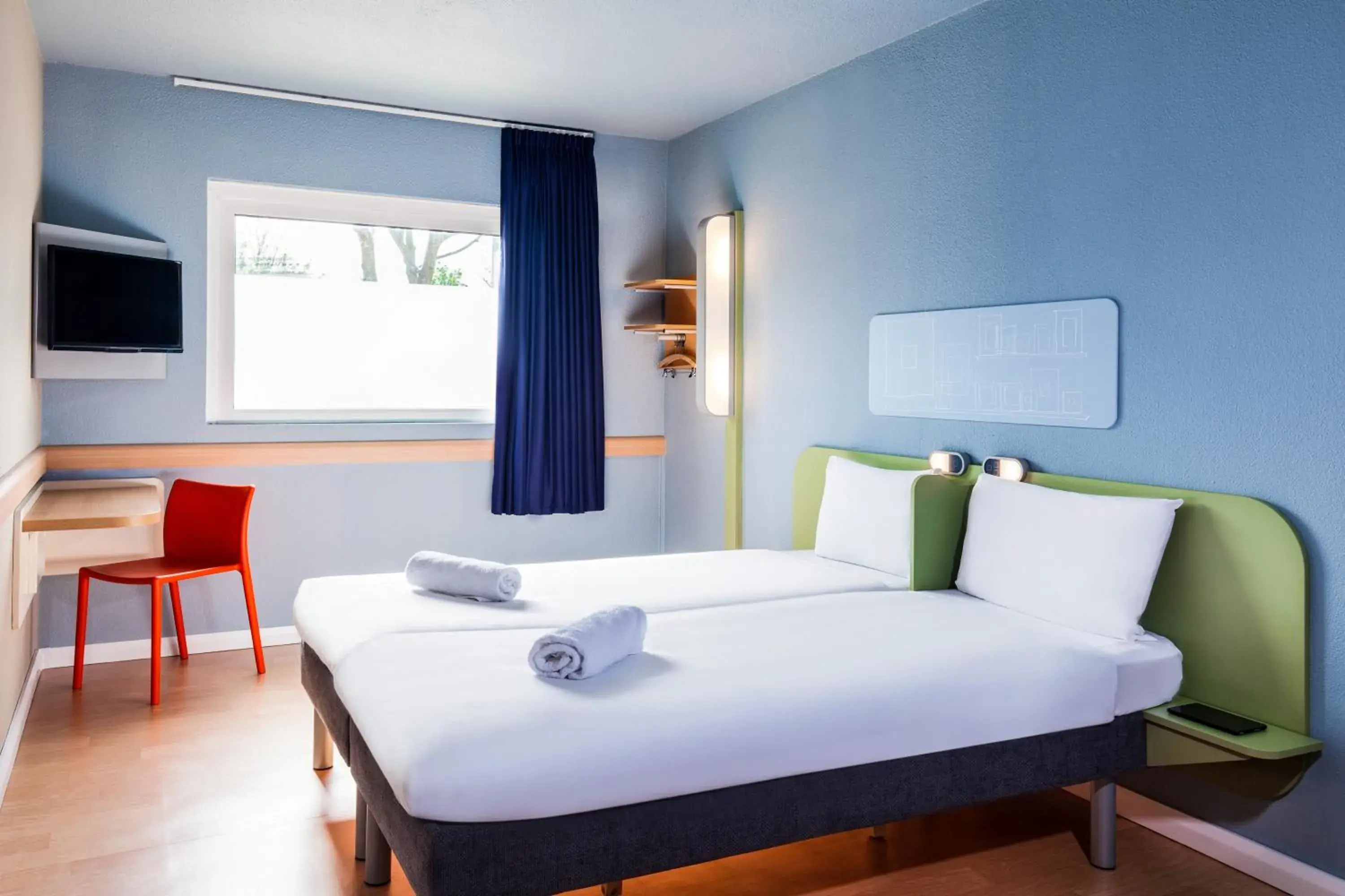 Bedroom, Bed in Ibis Budget Cergy St Christophe