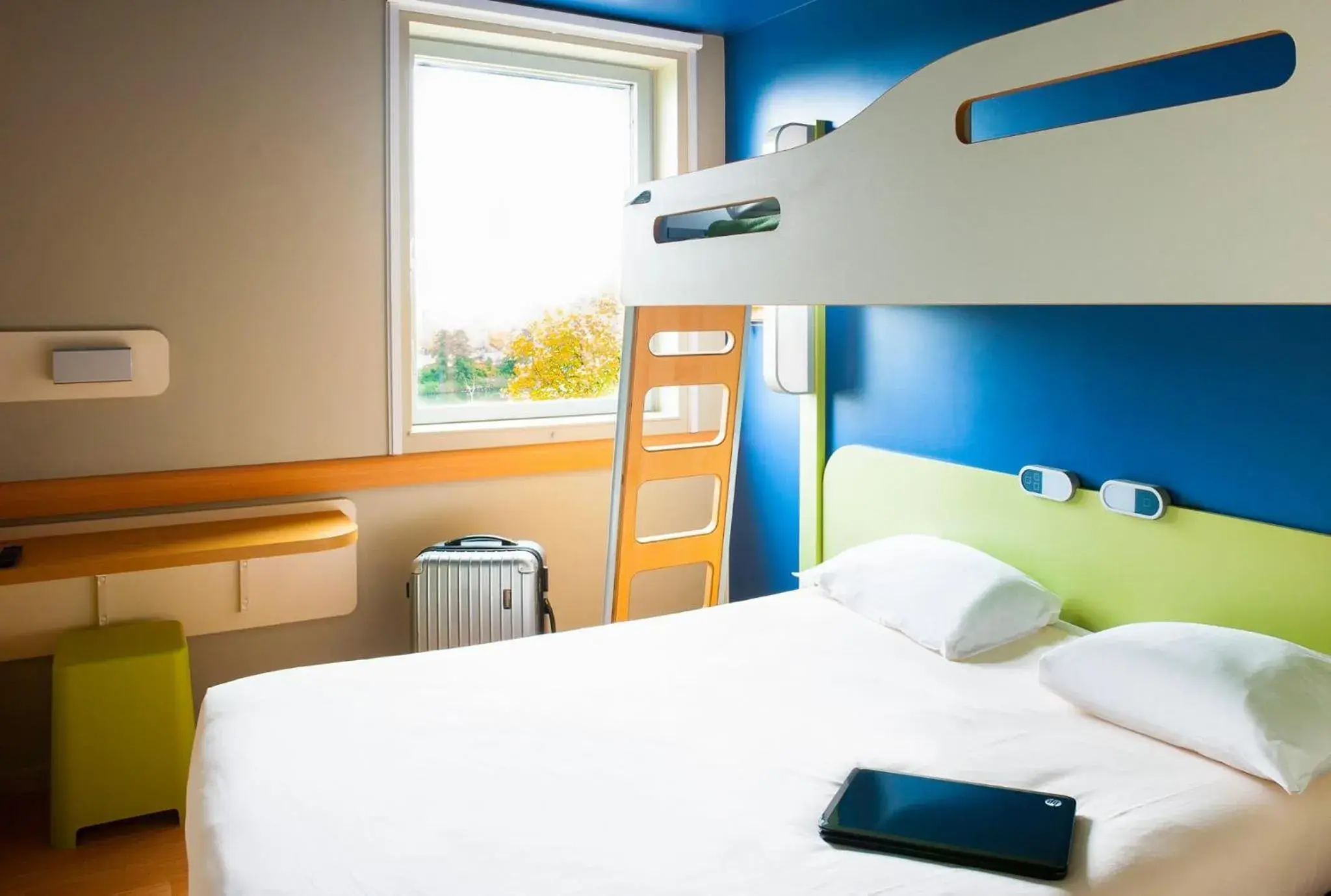 Bedroom, Bed in Ibis Budget Cergy St Christophe