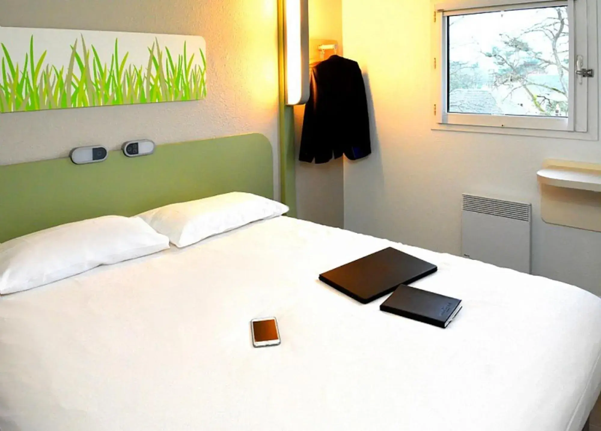 Bedroom, Bed in Ibis Budget Cergy St Christophe