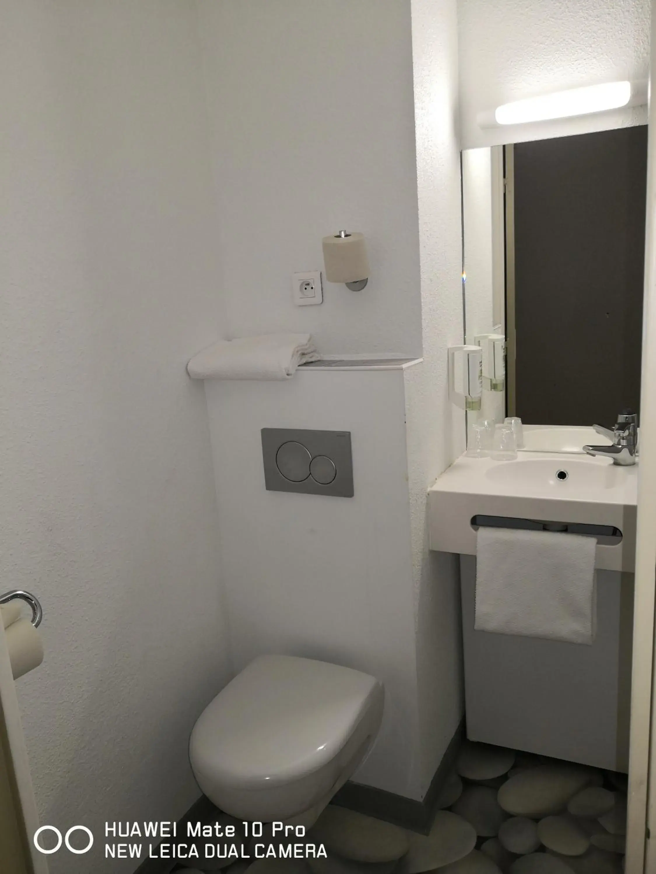 Shower, Bathroom in Ibis Budget Cergy St Christophe