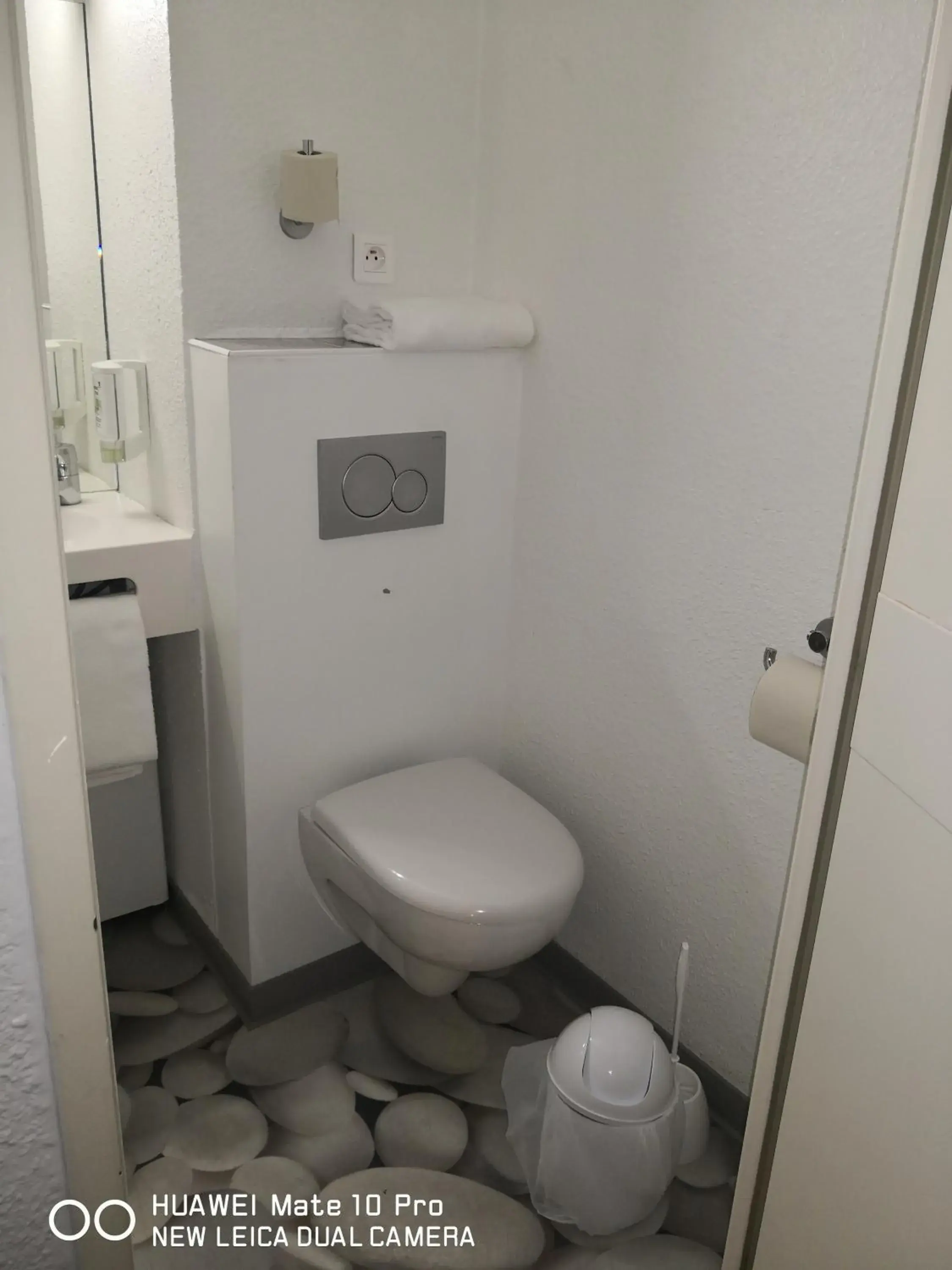 Shower, Bathroom in Ibis Budget Cergy St Christophe