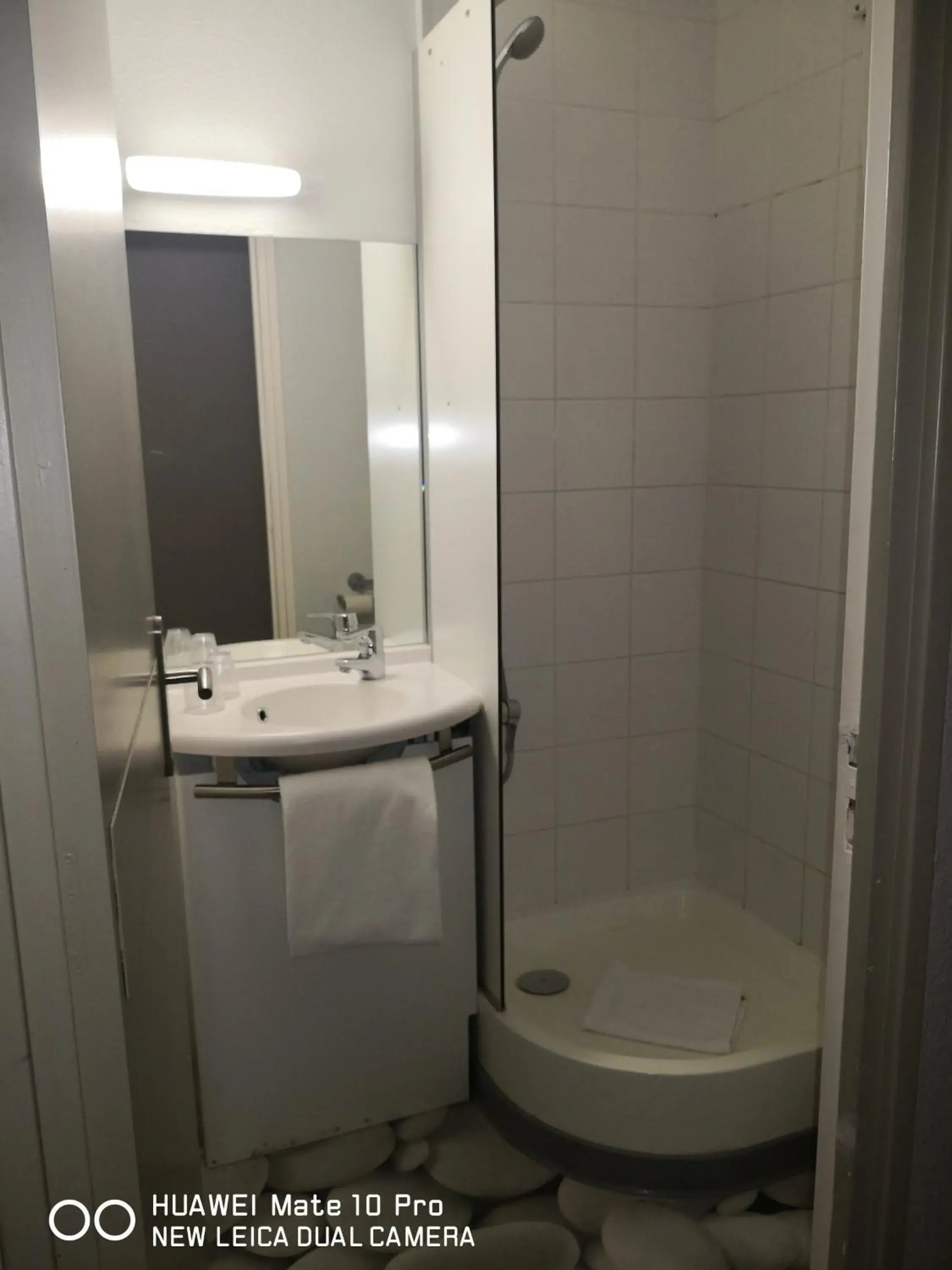 Shower, Bathroom in Ibis Budget Cergy St Christophe