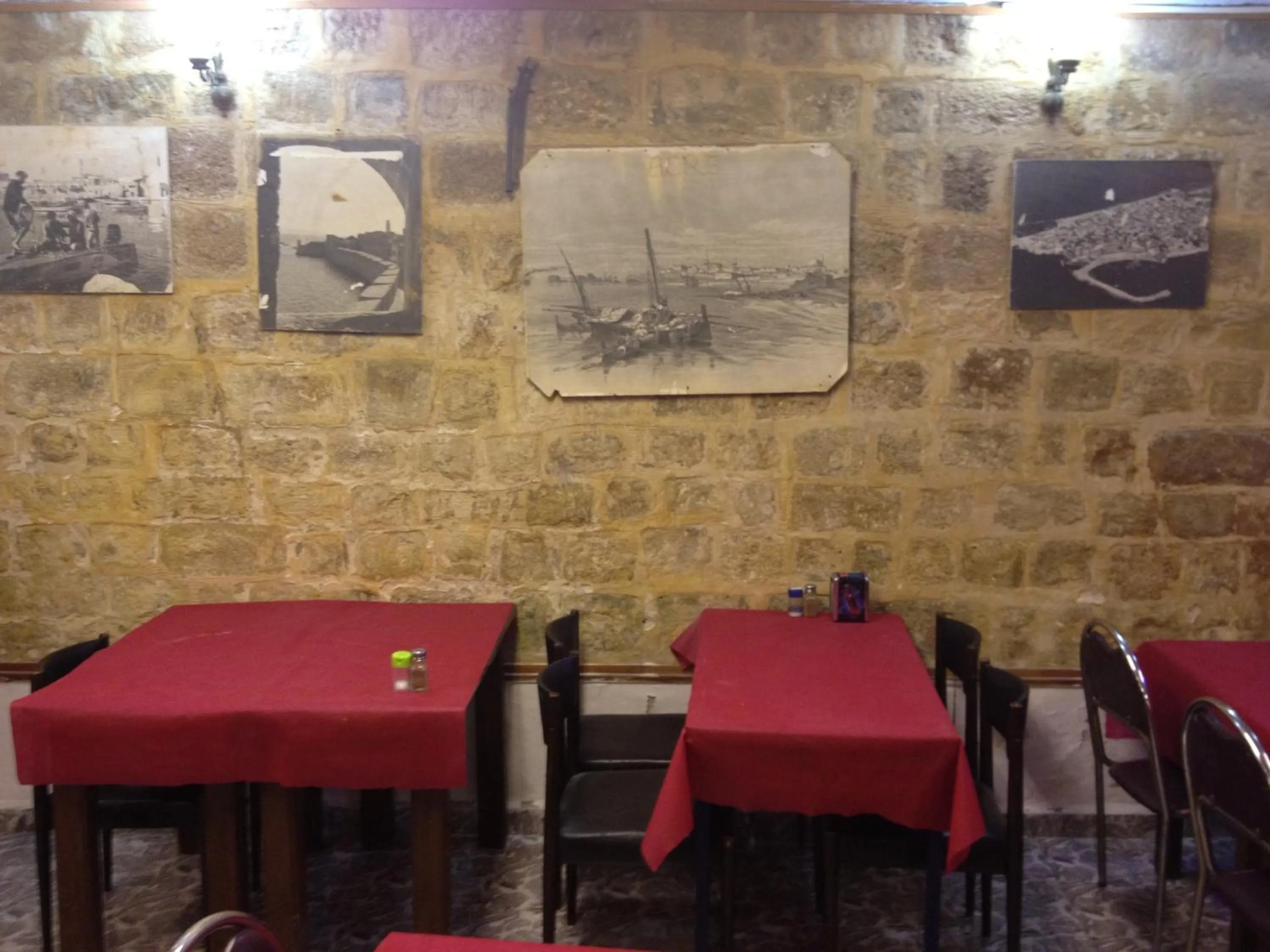 Restaurant/places to eat in Akko Gate Hostel
