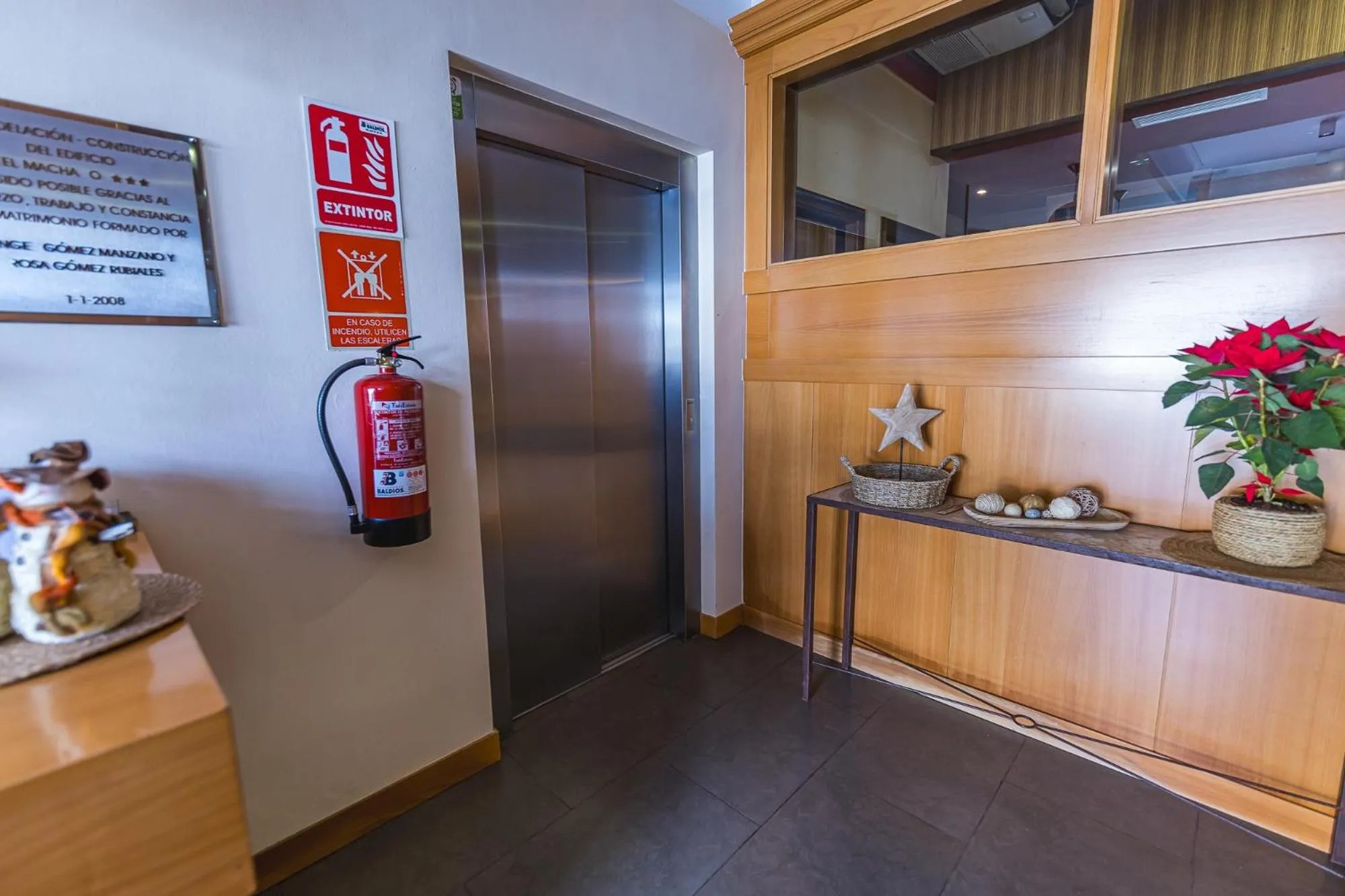 elevator in Hotel Machaco