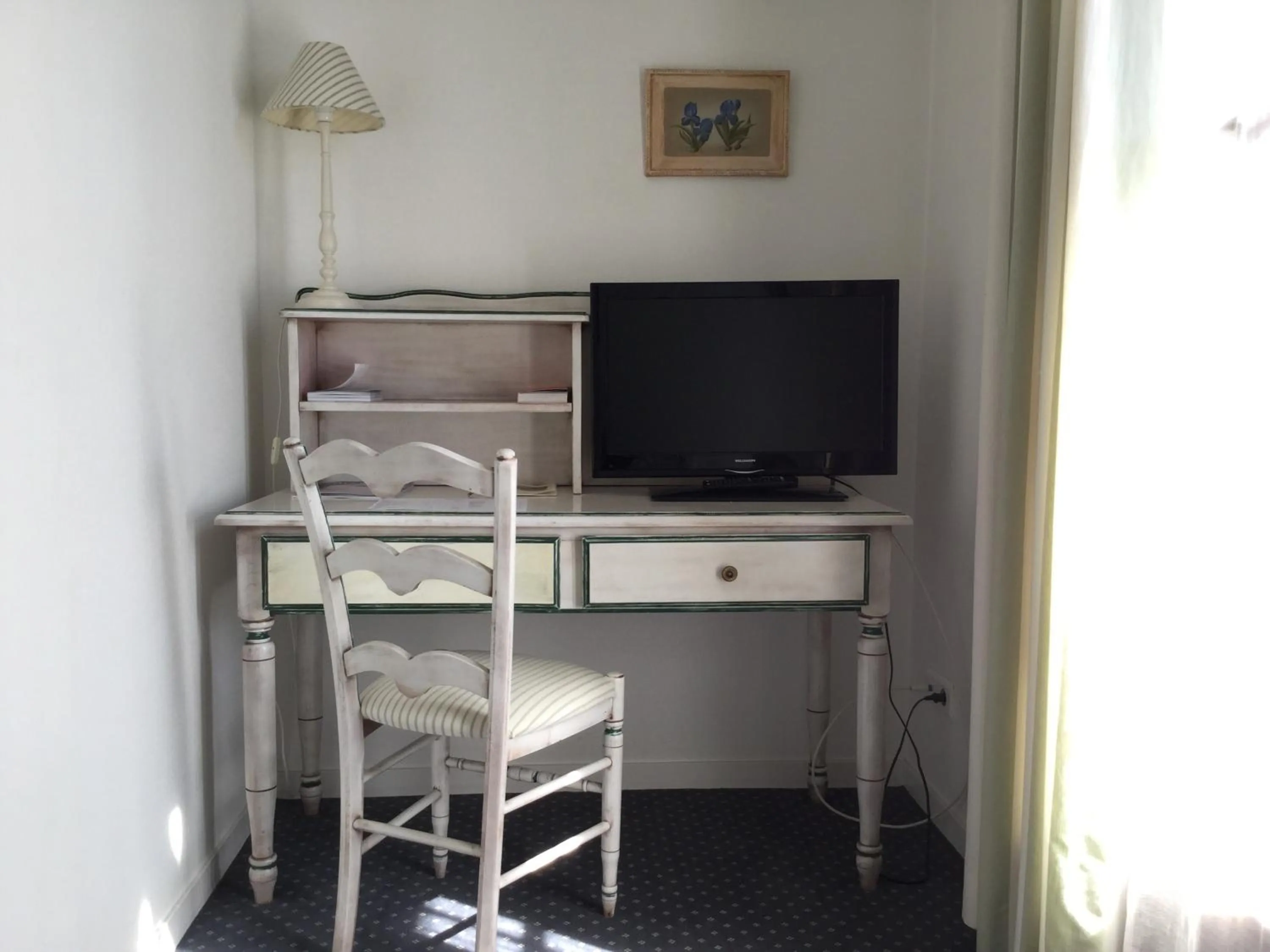 TV and multimedia in Auberge des Pins - Teritoria