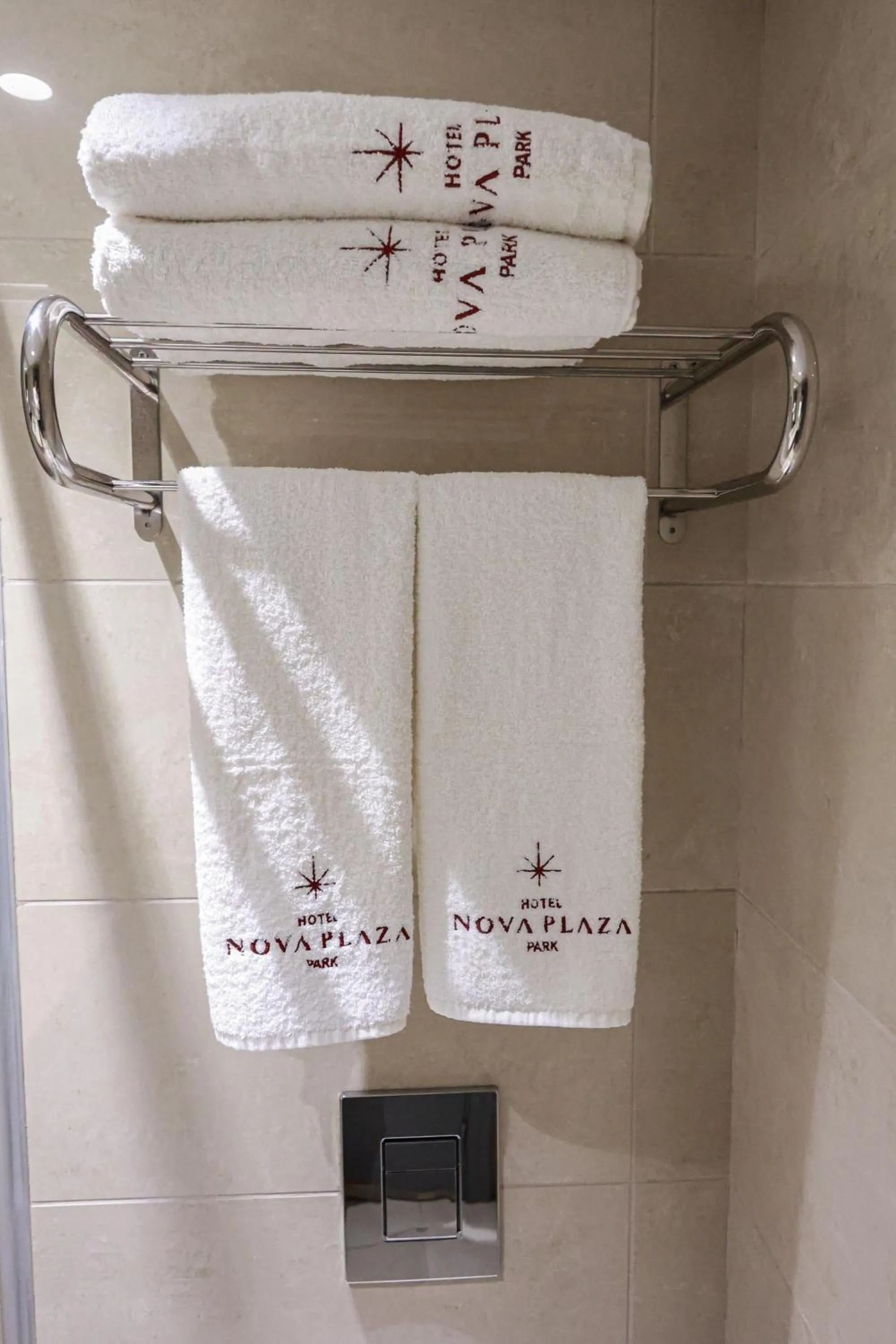 Shower in Nova Plaza Park Hotel