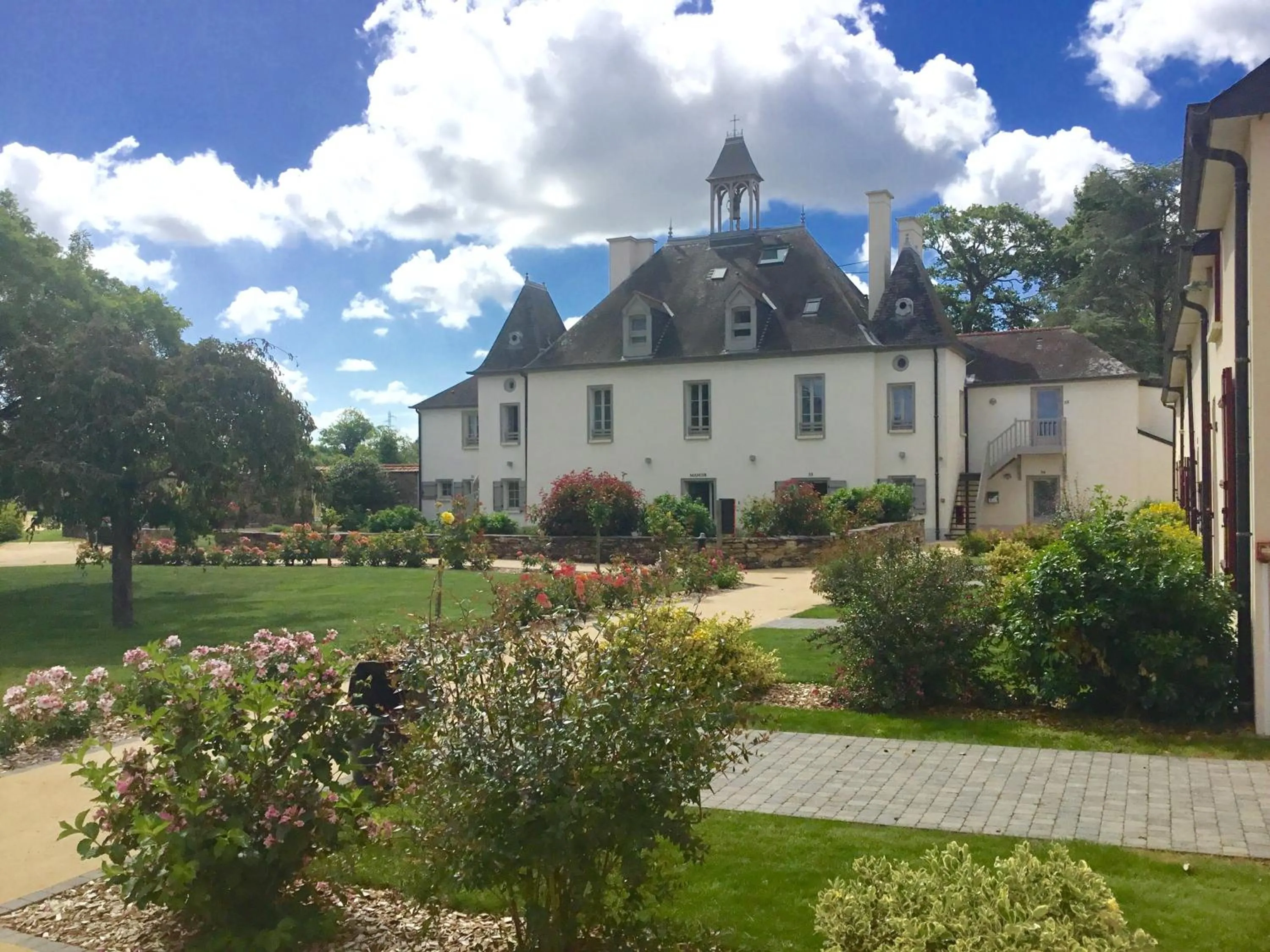 Property building in La Pommeraie