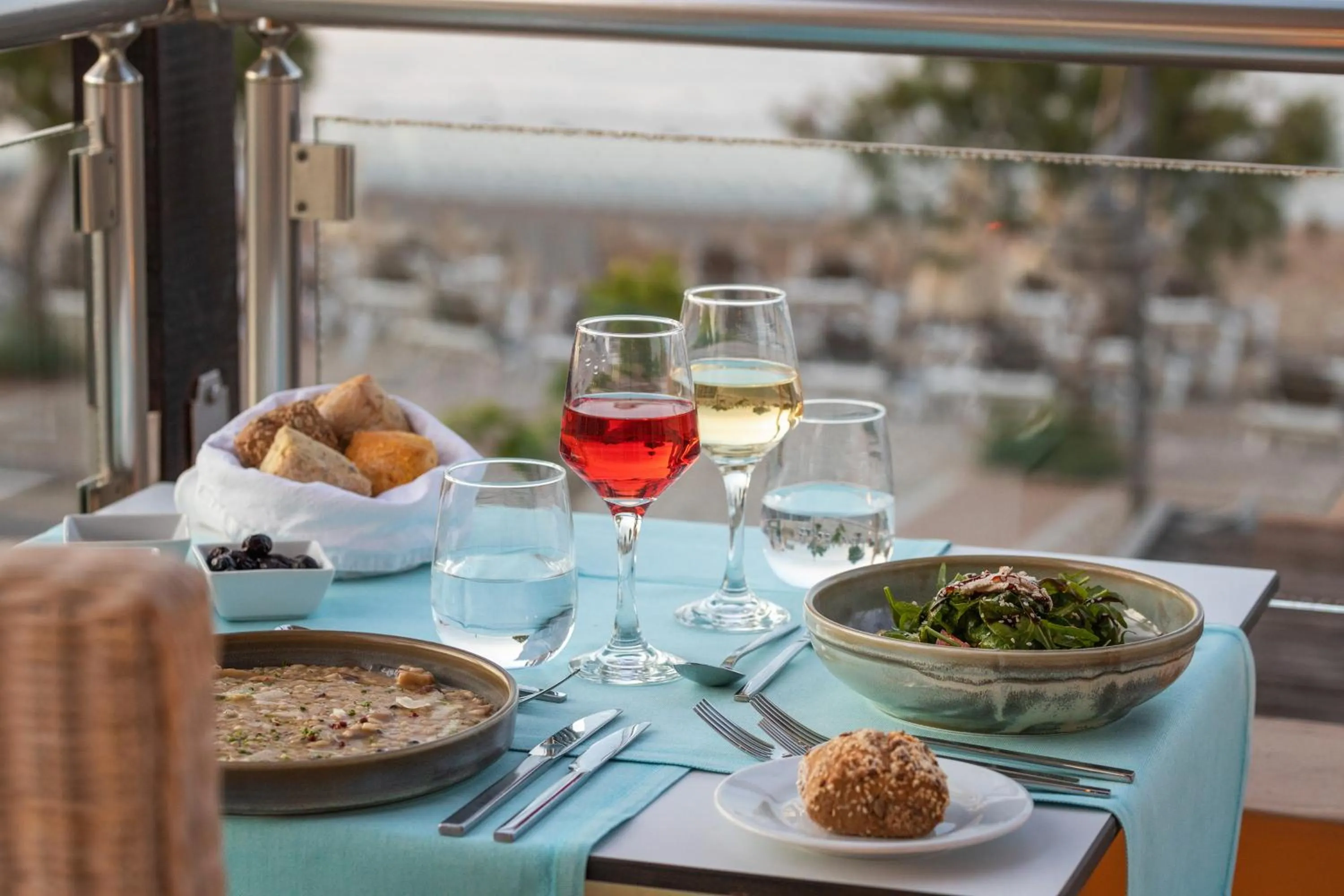 Restaurant/places to eat in Blue Sea Beach Affiliated By Melia