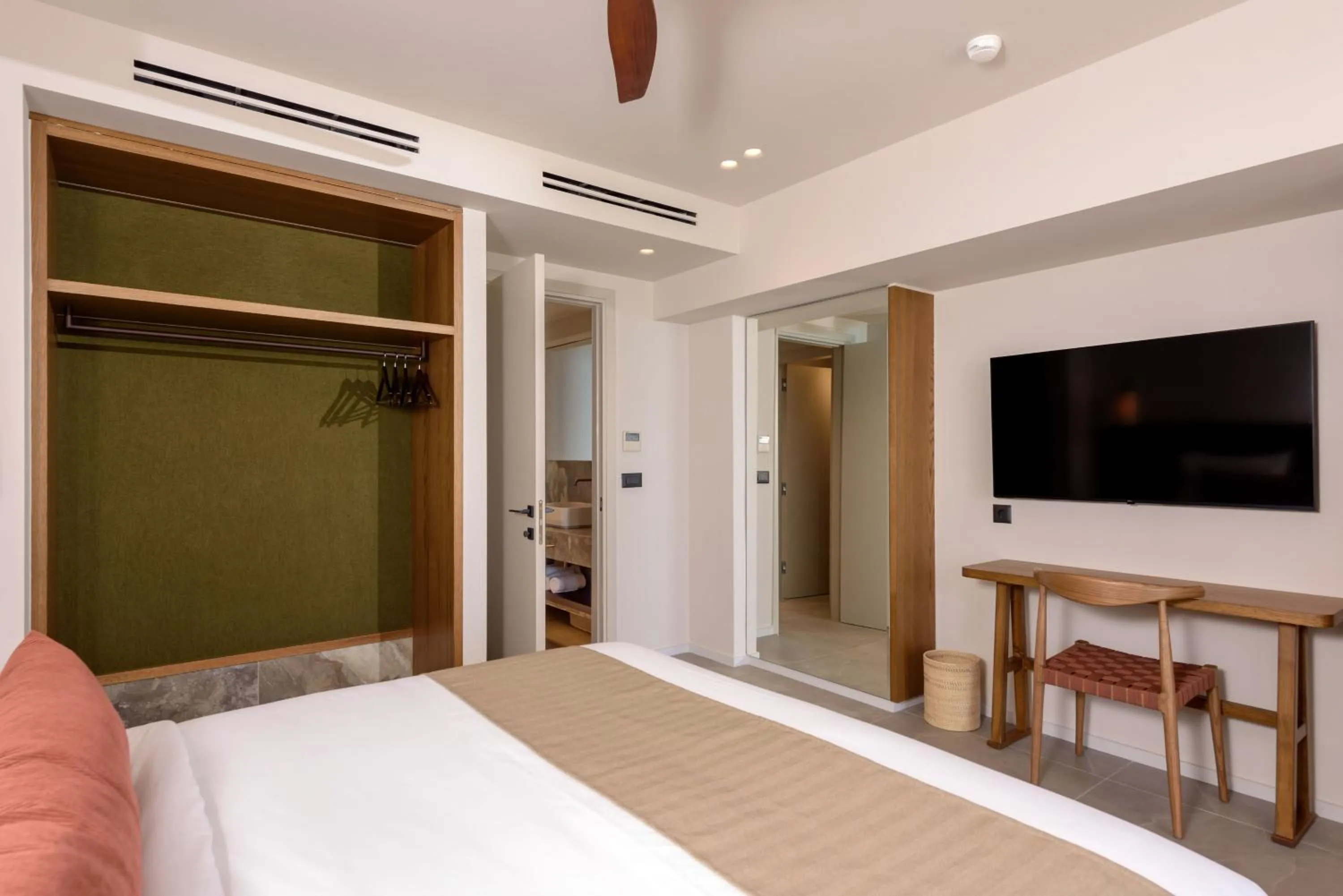 Property building, Bed in Hotel Blue Sea Beach Affiliated by Meliá