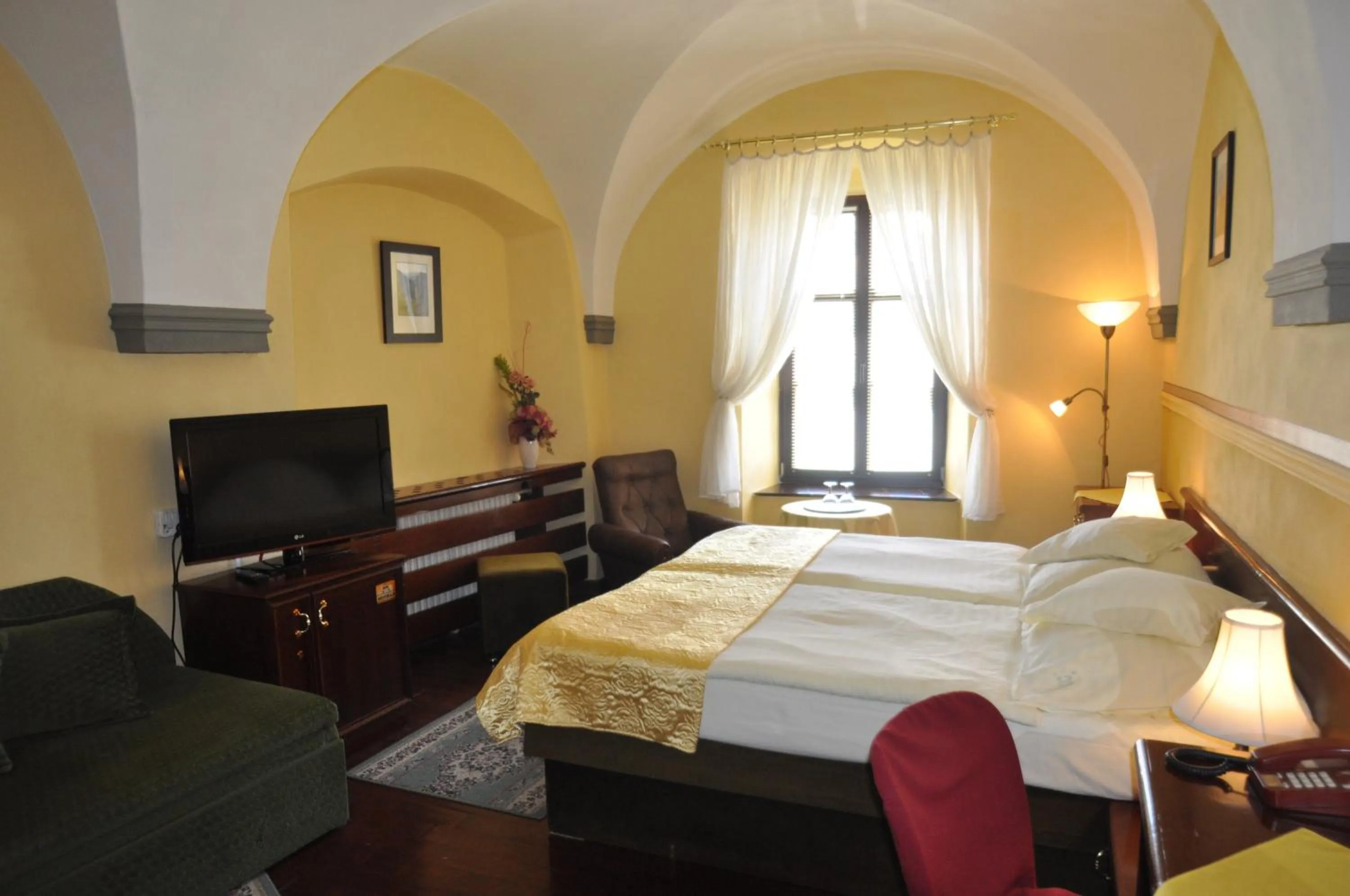 Day, Bed in GARNI -Hotel Barbakan