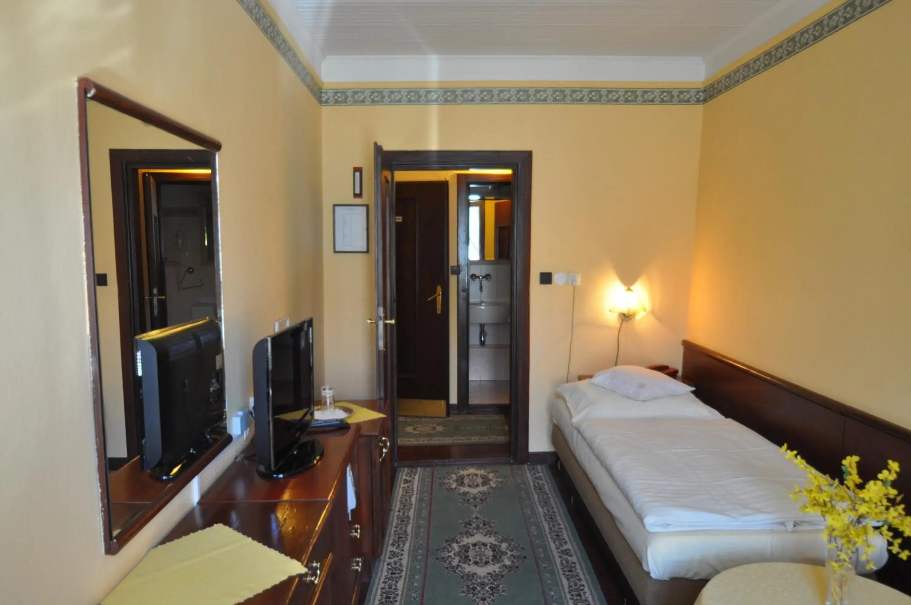 Single Room in GARNI -Hotel Barbakan Single Room in GARNI -Hotel Barbakan