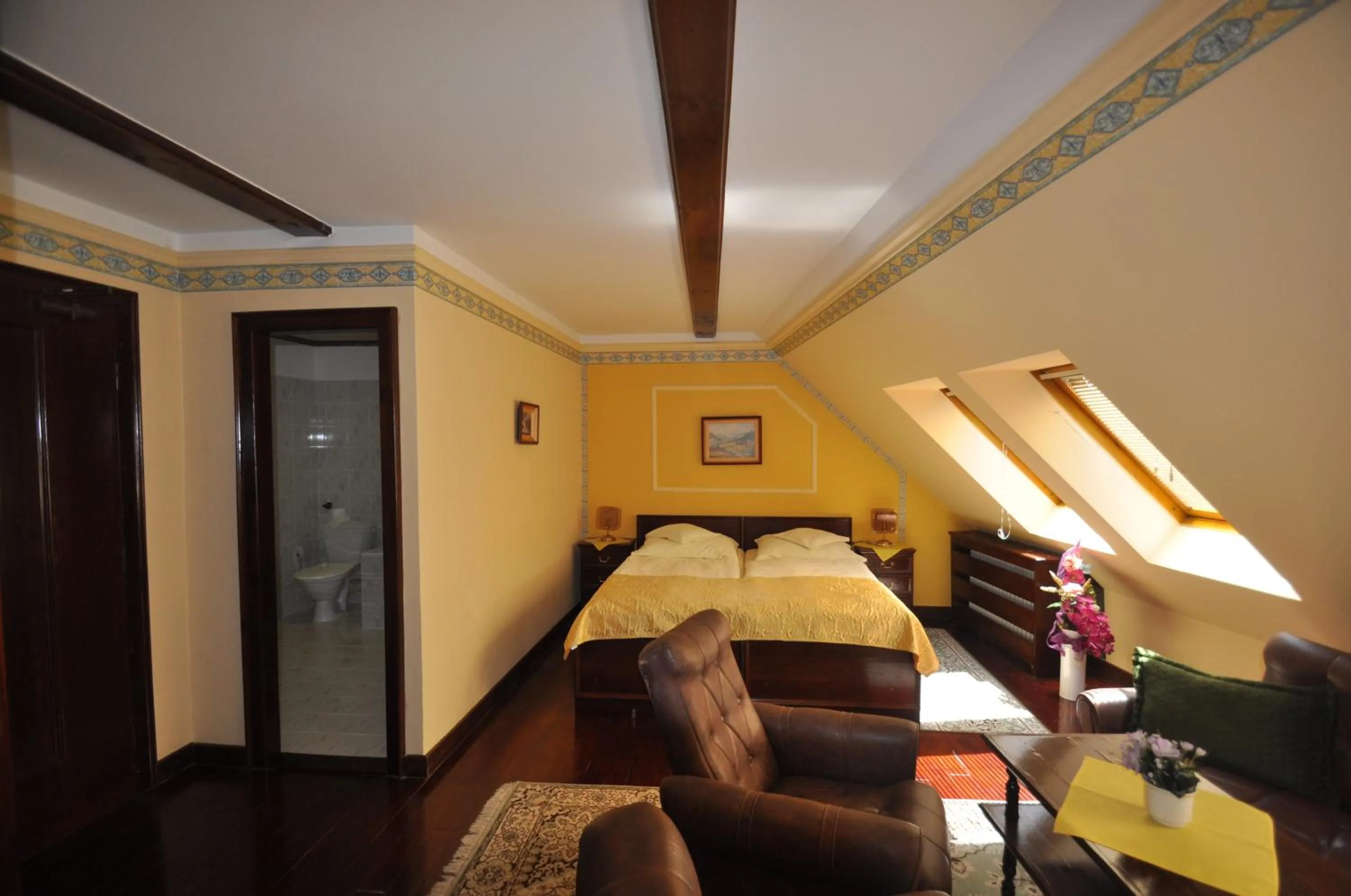 Day, Bed in GARNI -Hotel Barbakan