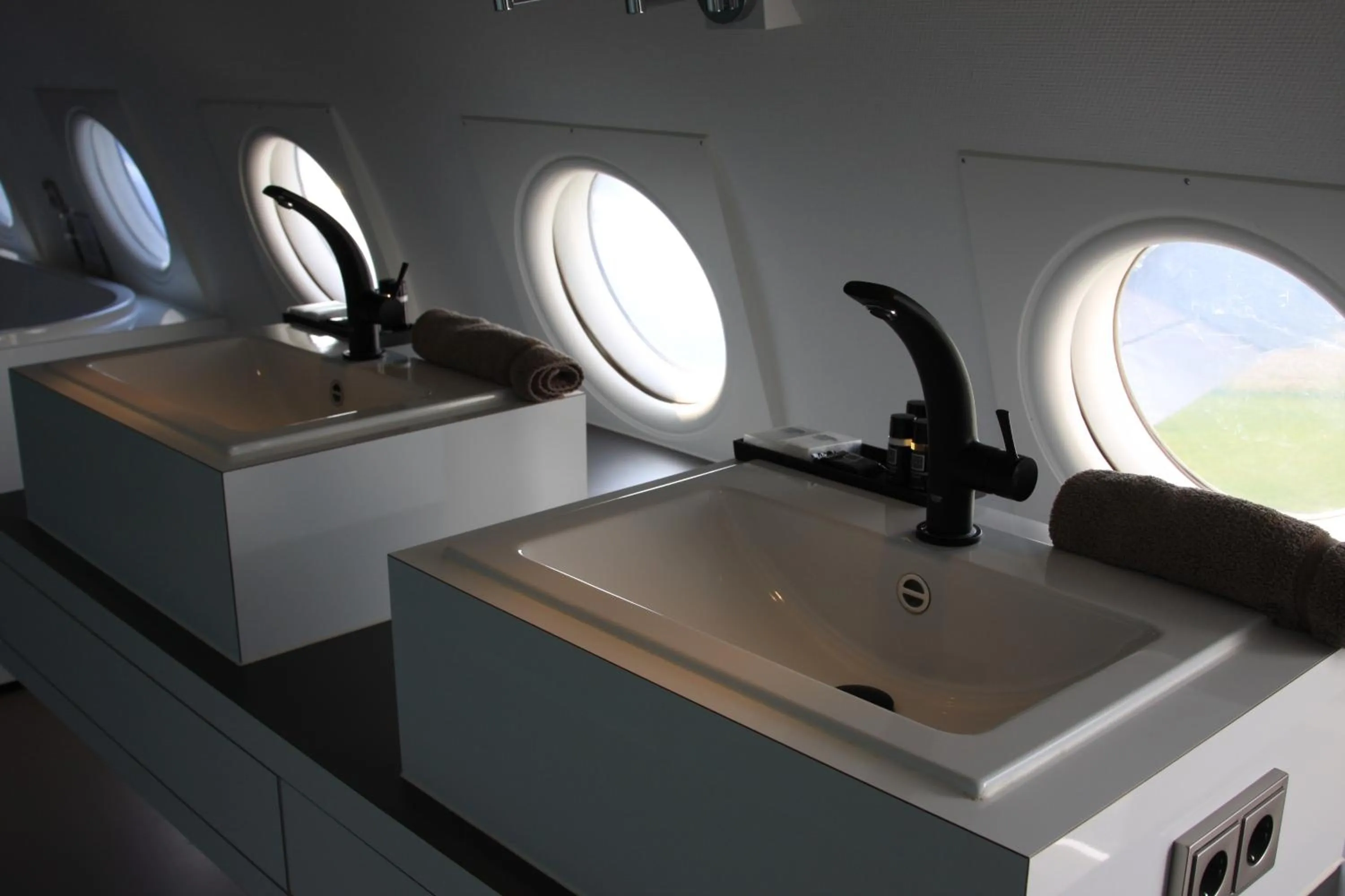 Bathroom in Vliegtuigsuite Teuge