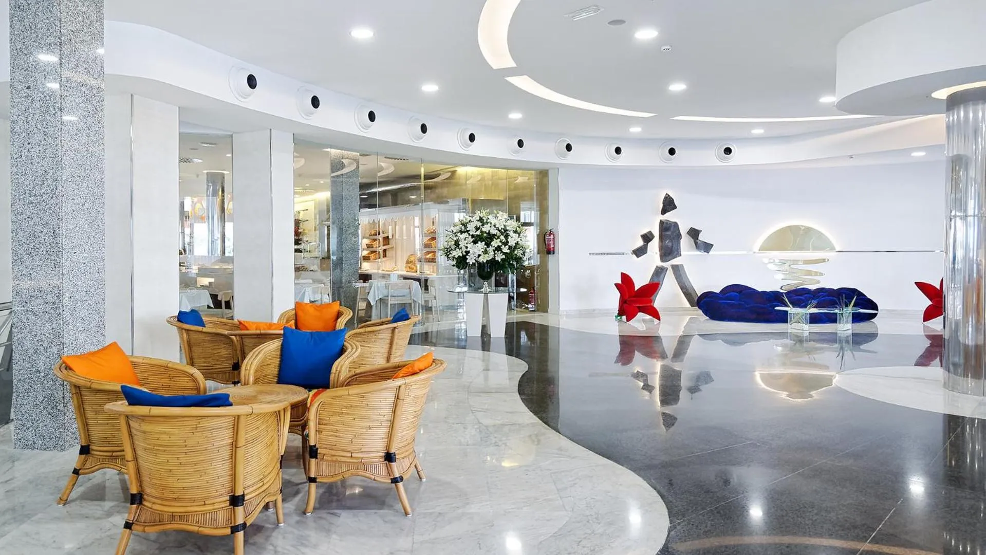 Lobby or reception in Bull Escorial & SPA