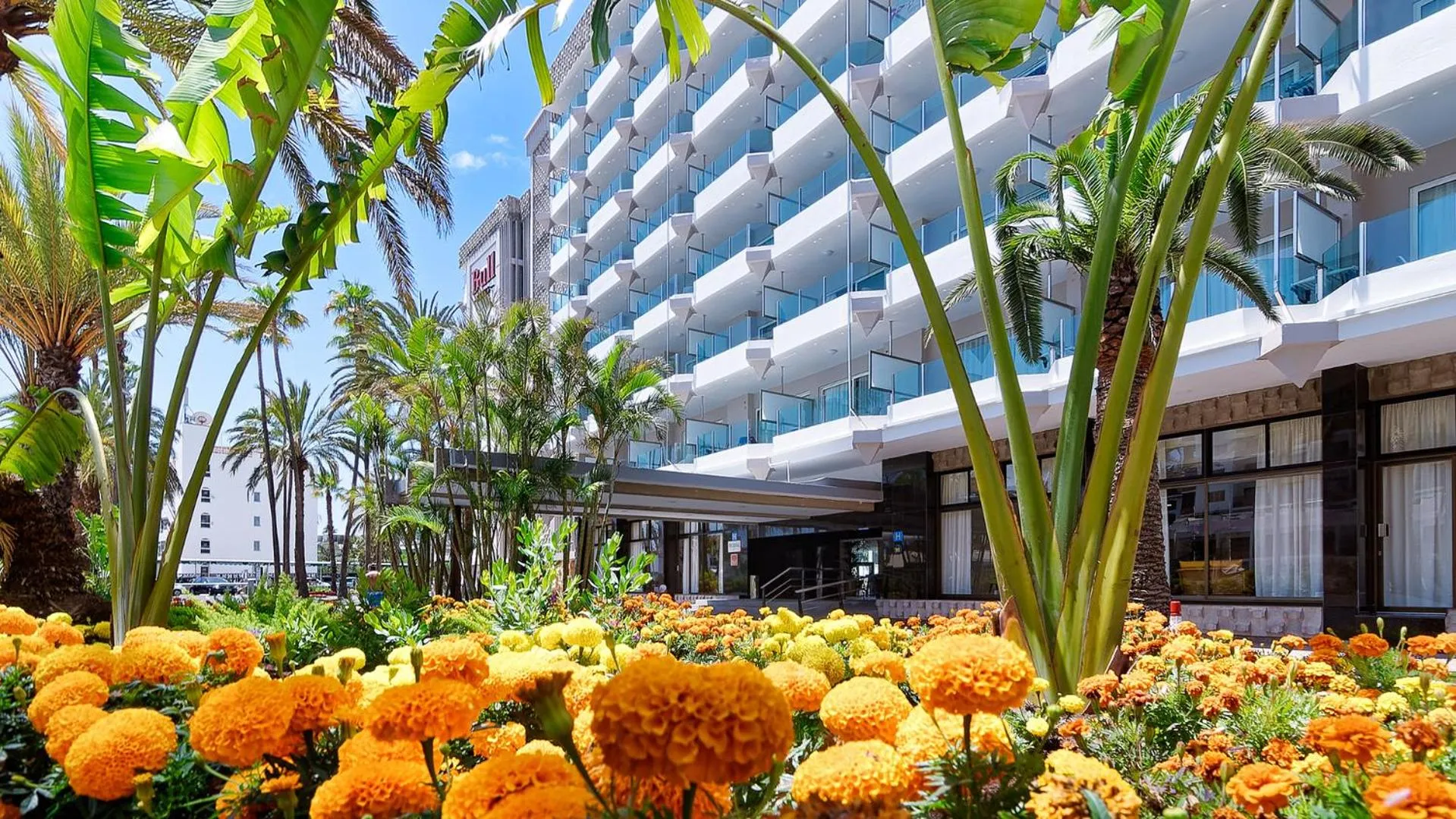 Facade/entrance in Bull Escorial & SPA