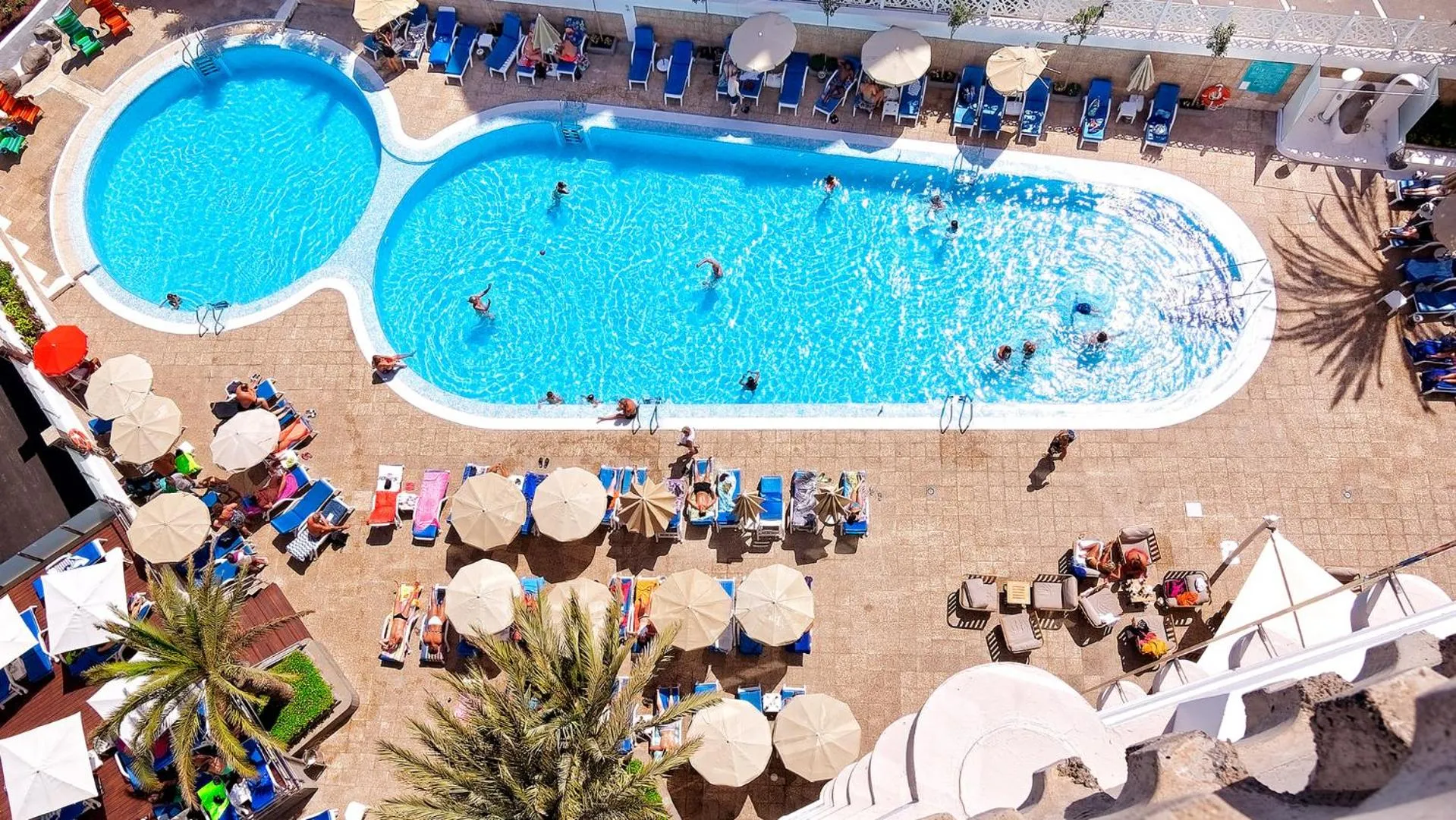 Swimming pool in Bull Escorial & SPA