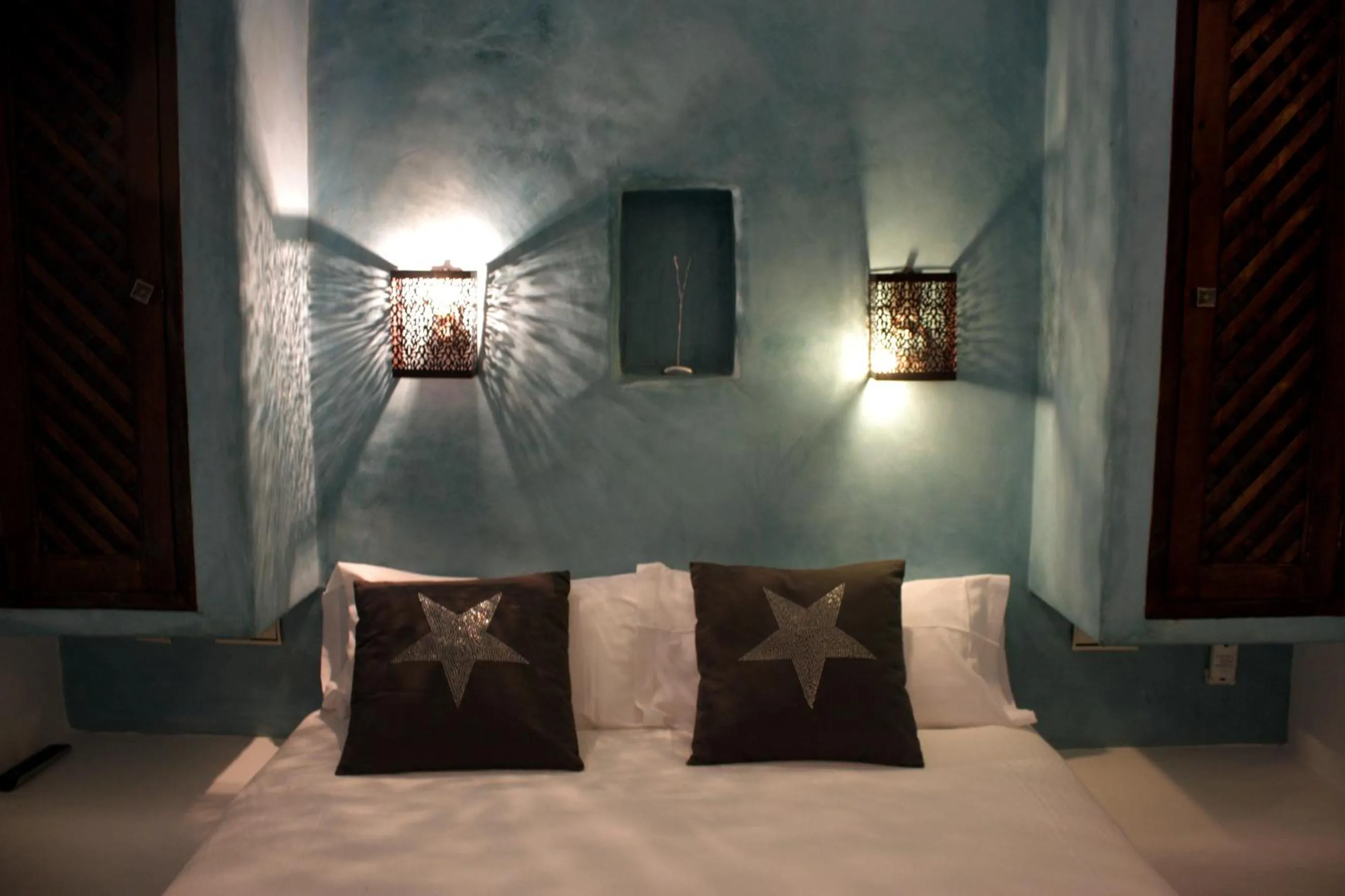 Decorative detail, Bed in Hostal Extramuros