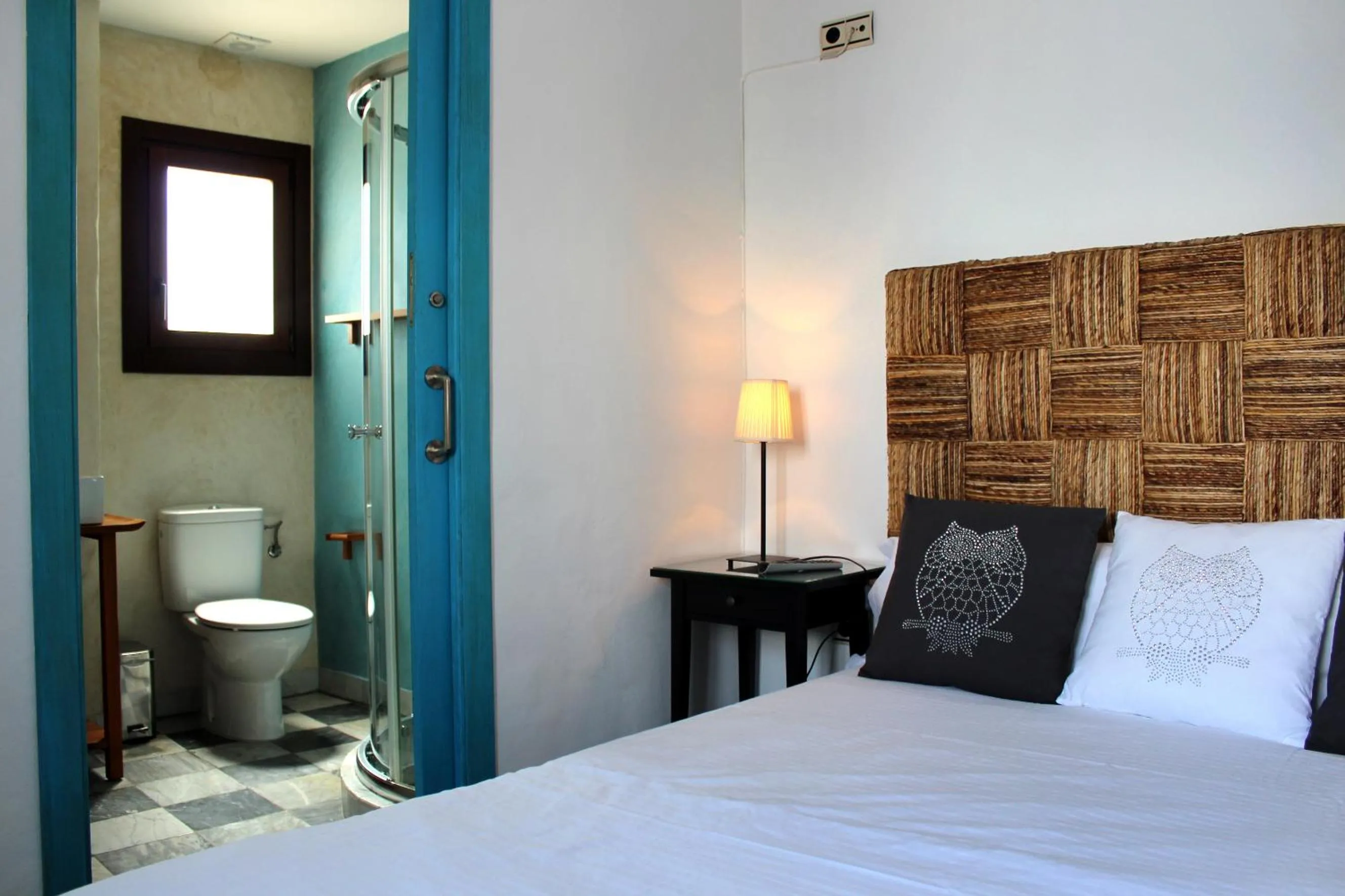 Decorative detail, Bed in Hostal Extramuros