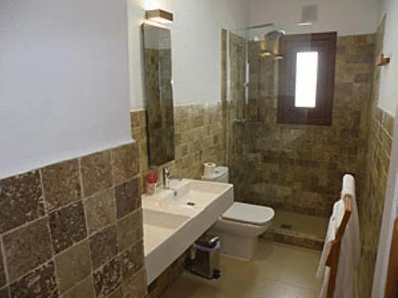 Bathroom in Hostal Extramuros