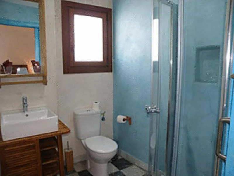 Bathroom in Hostal Extramuros