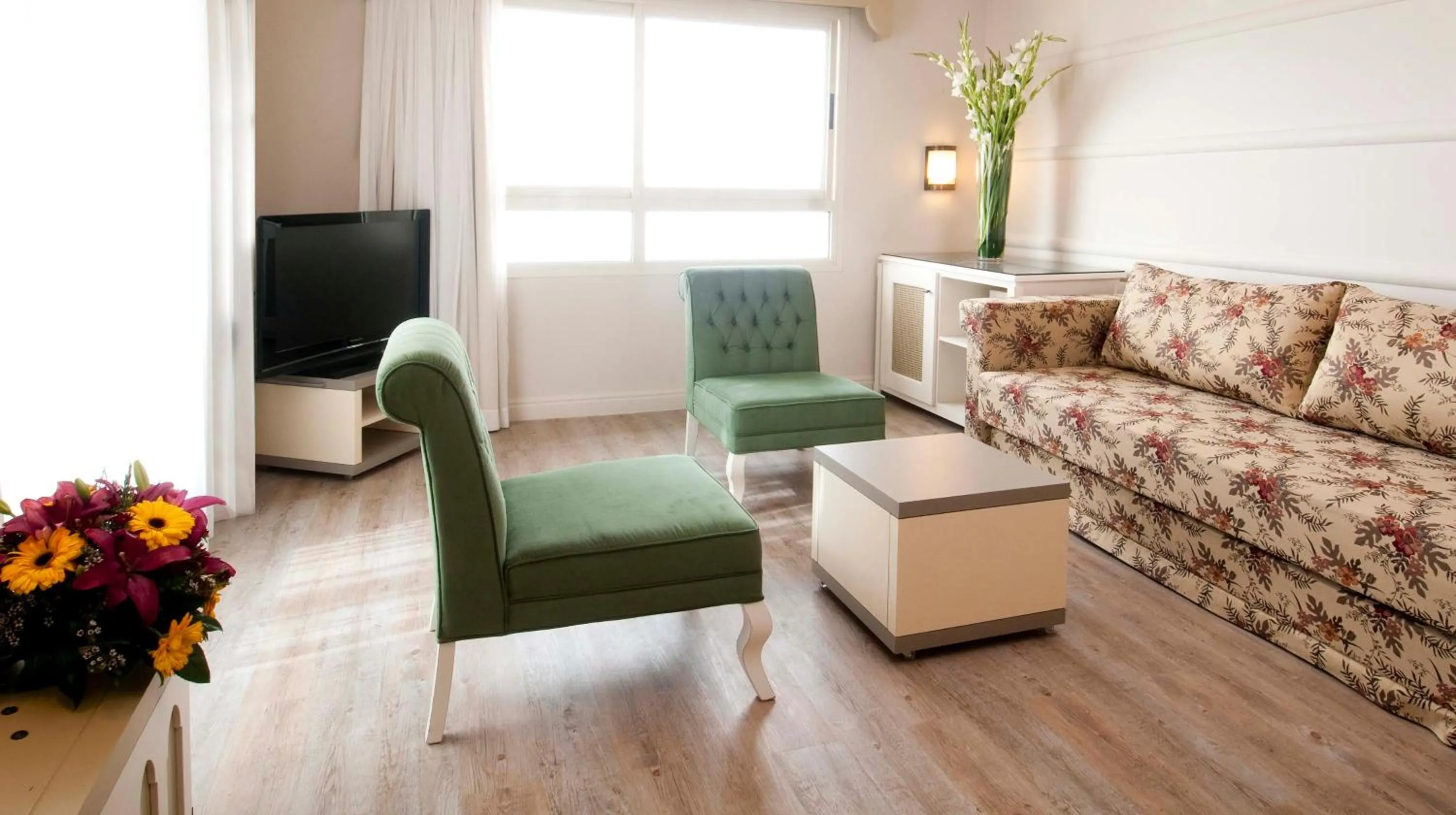 Seating area in Herods Palace Hotels & Spa Eilat a Premium collection by Fattal Hotels