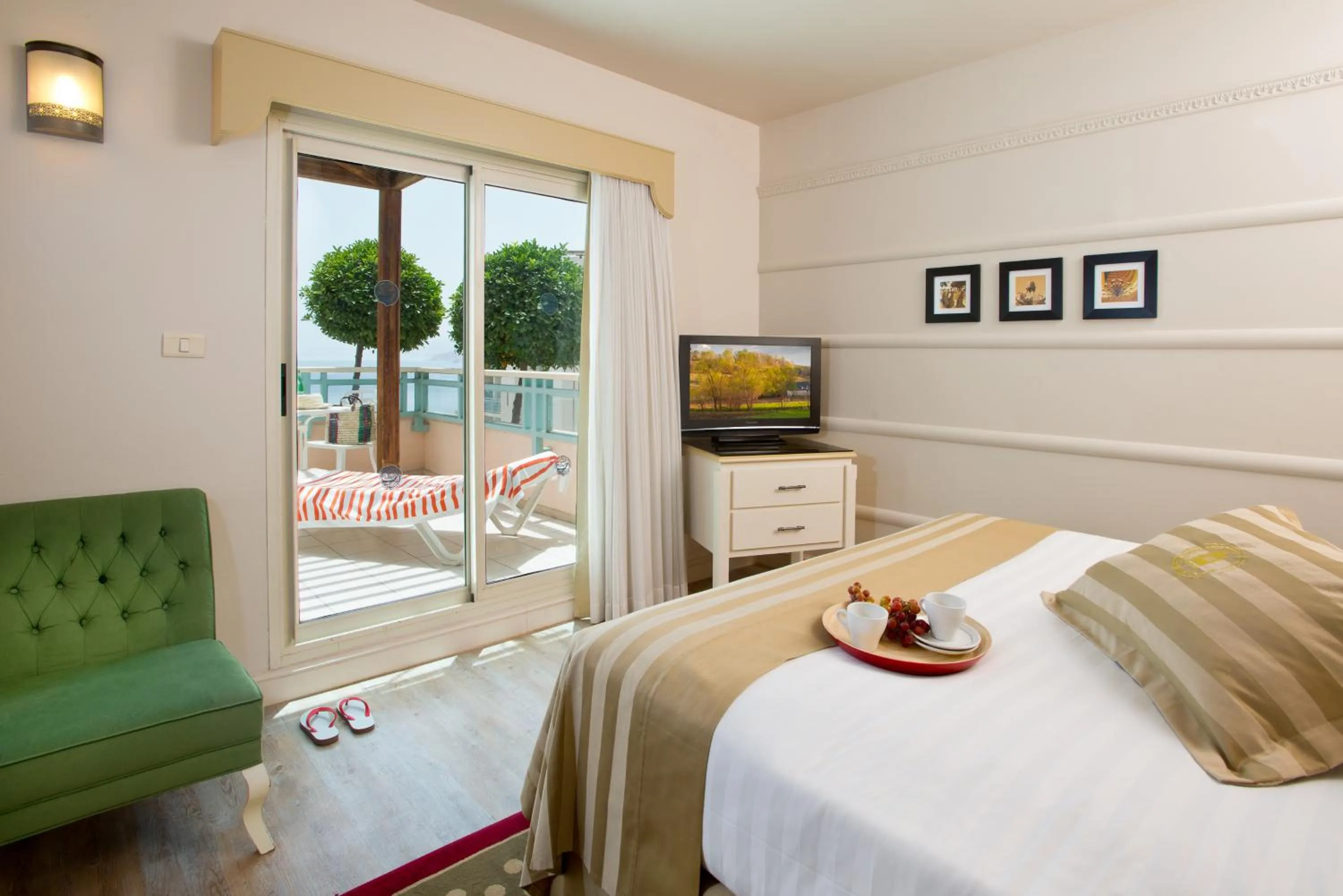 TV and multimedia, Bed in Herods Palace Hotels & Spa Eilat a Premium collection by Fattal Hotels