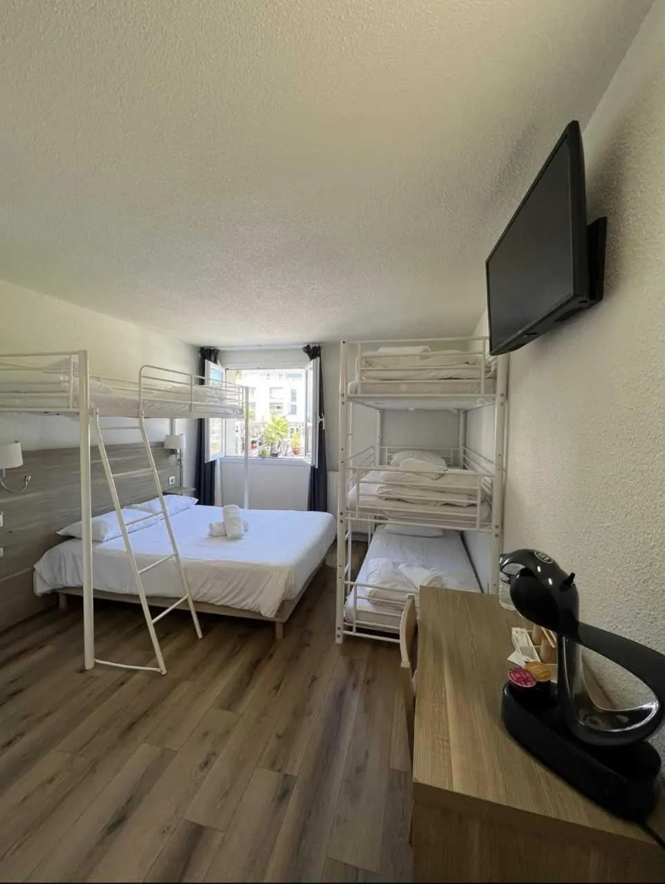 Bed in Couett'Hôtel Brest Port de plaisance, Les pieds dans l'eau