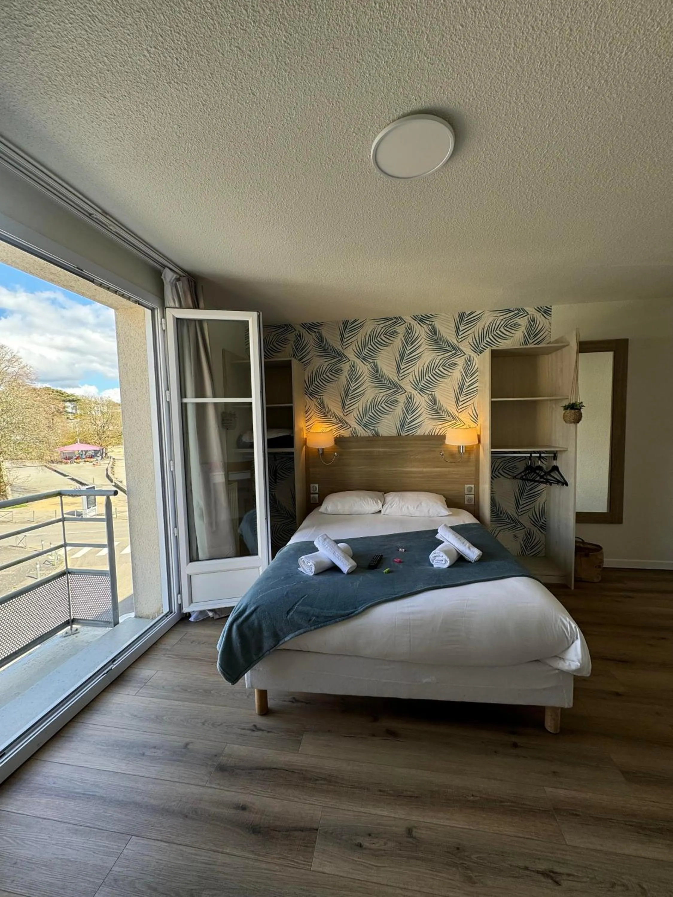 Bed in Couett'Hôtel Brest Port de plaisance, Les pieds dans l'eau