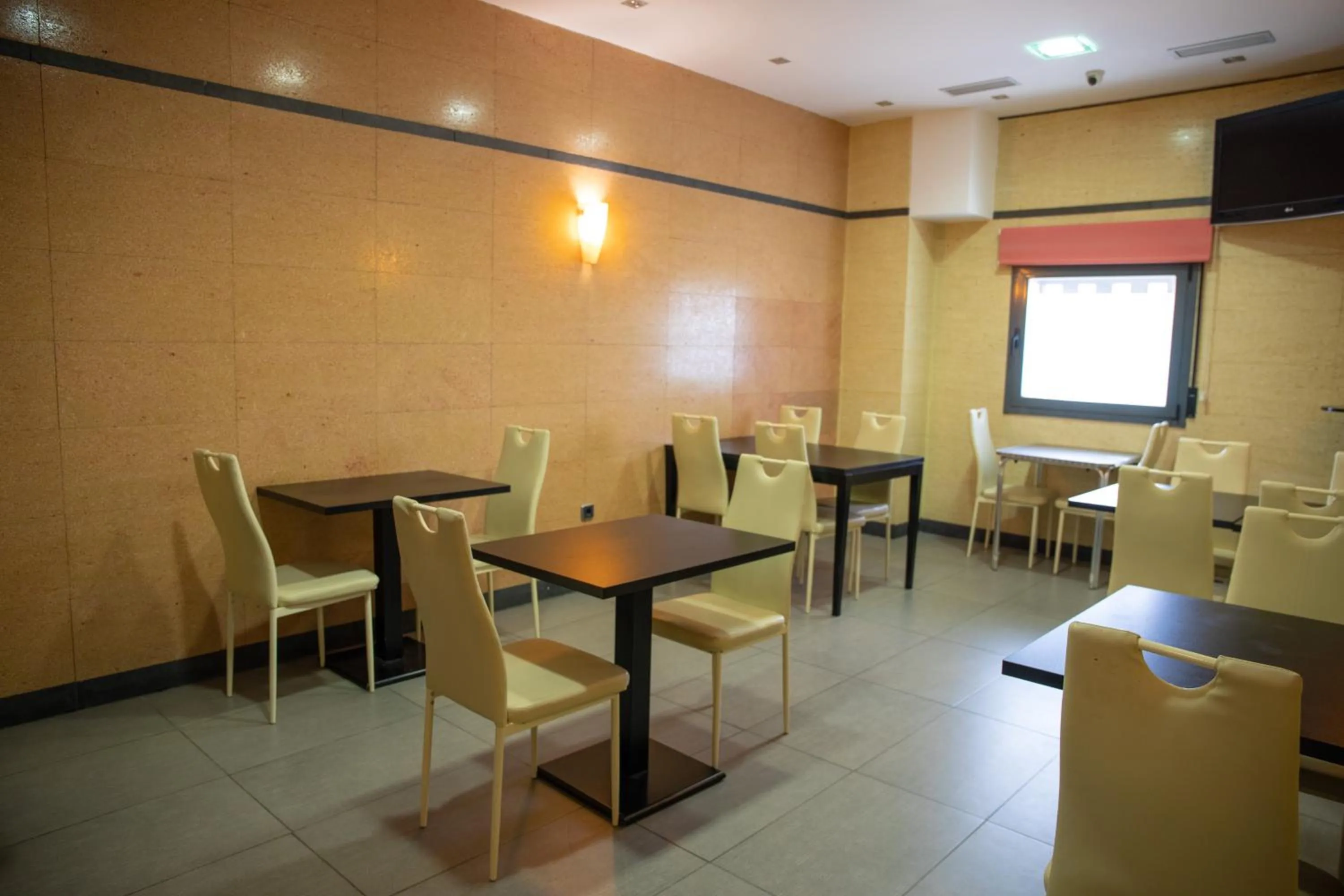 Restaurant/places to eat in Hotel LB Villa De Cuenca