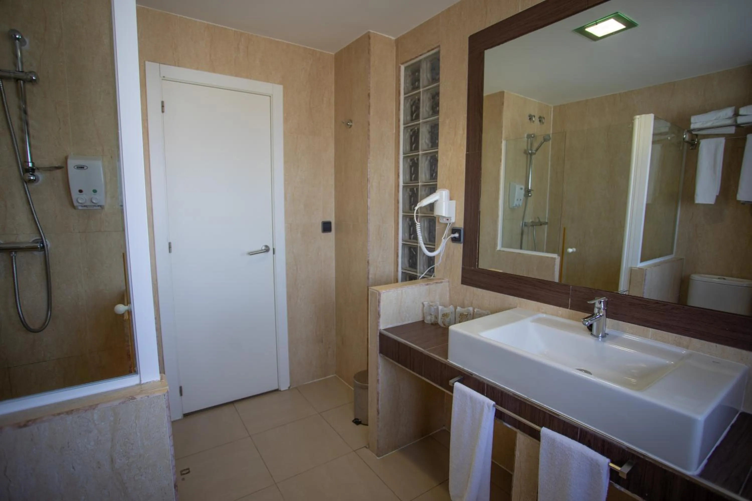 Shower in Hotel LB Villa De Cuenca