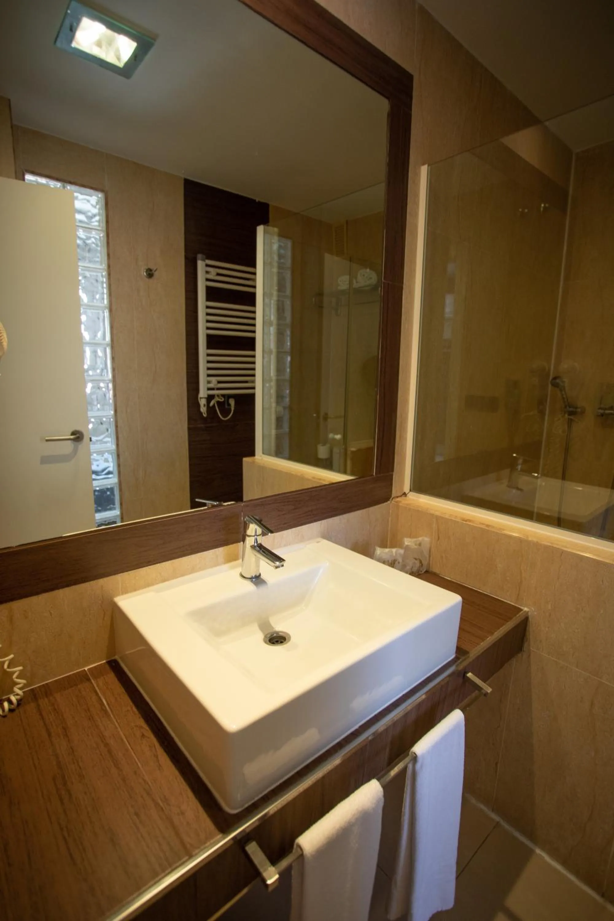 Shower in Hotel LB Villa De Cuenca