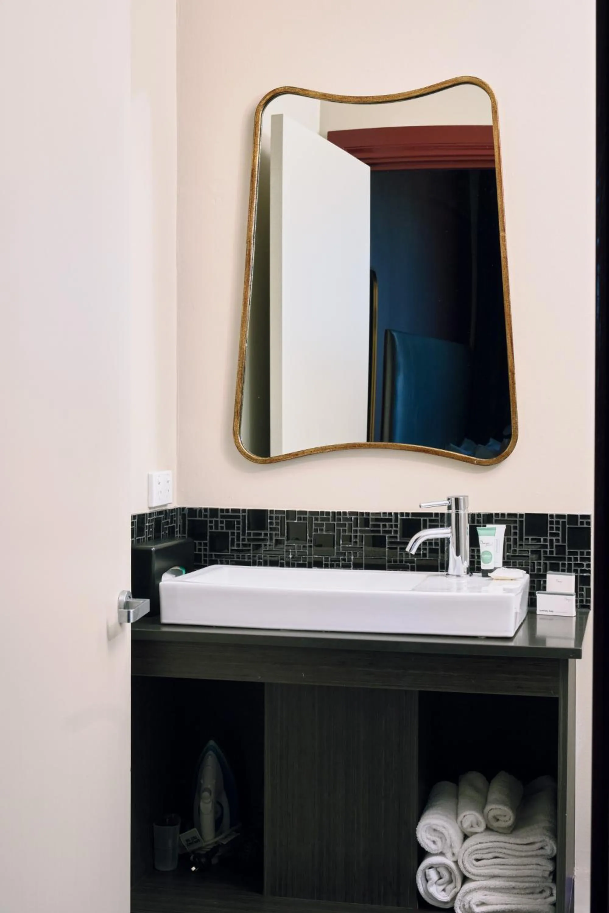 Bathroom in The Stirling Arms Hotel