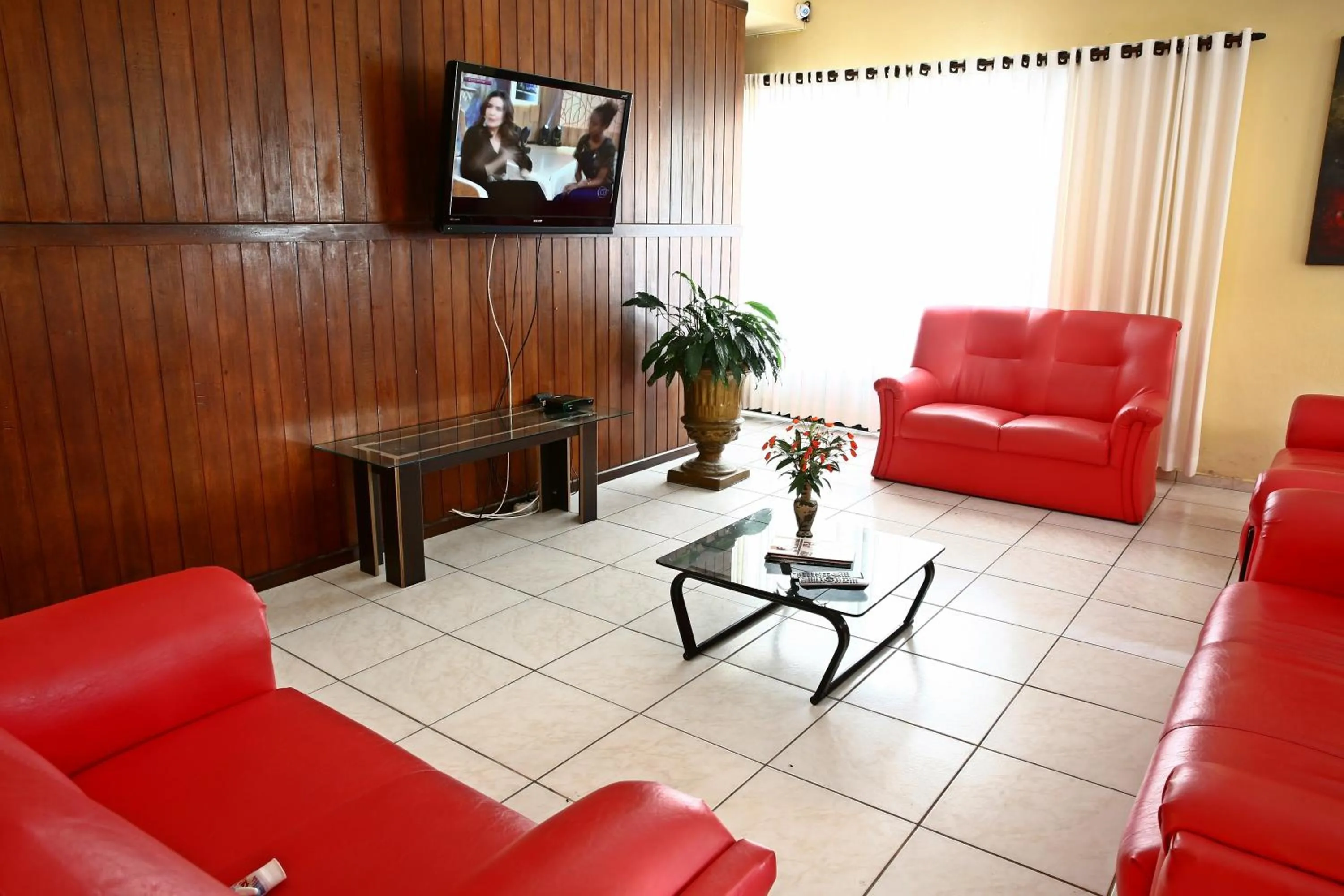 Communal lounge/ TV room in Hotel Imperador Caldas